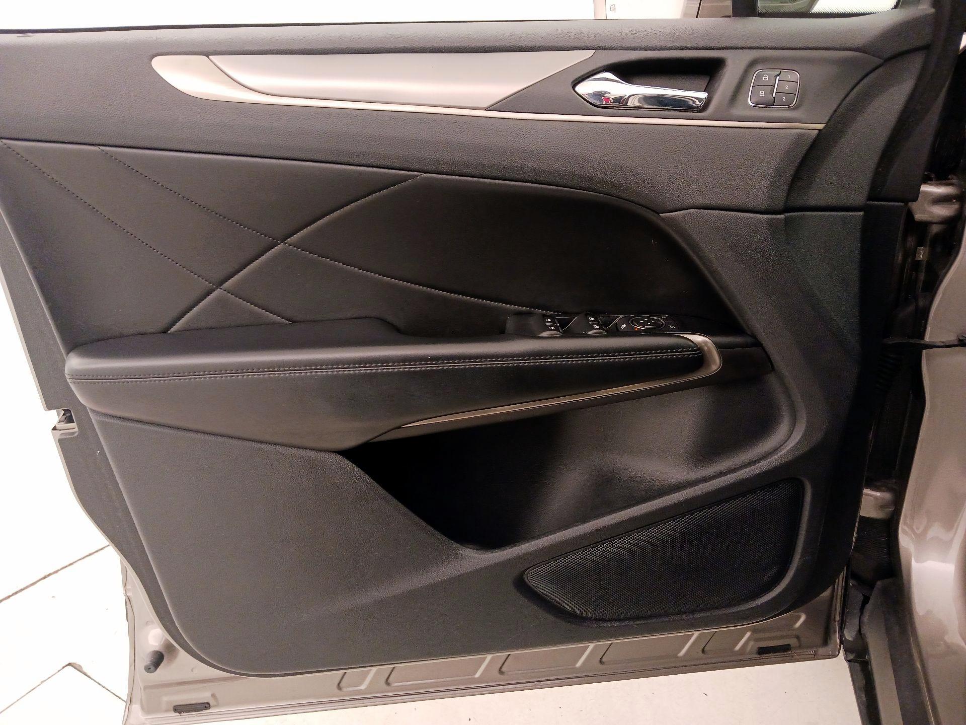 Thumbnail: 2017 Lincoln MKC - 12