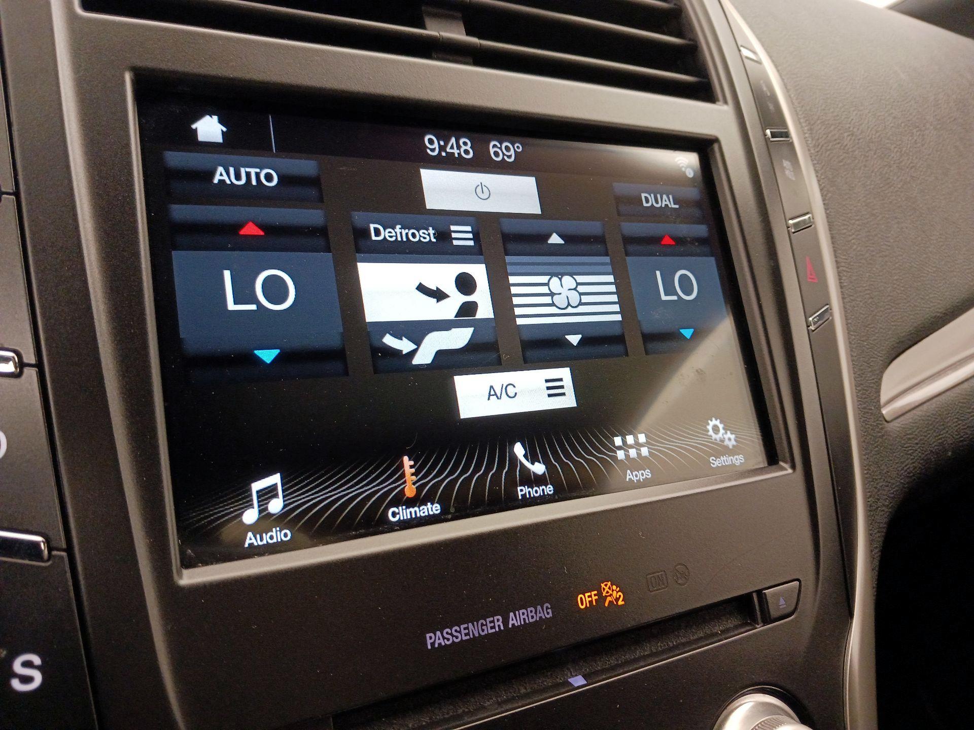 Thumbnail: 2017 Lincoln MKC - 16