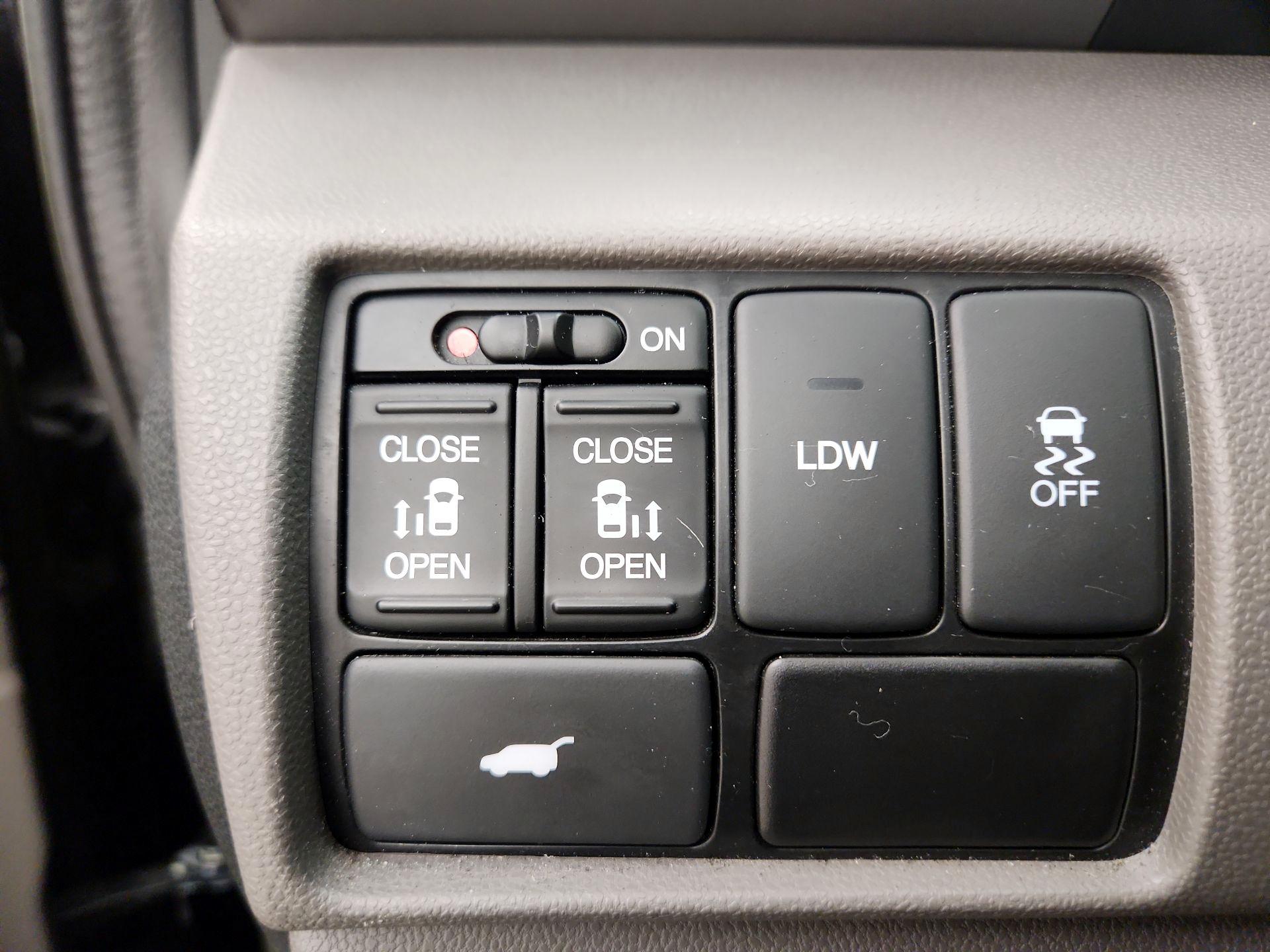 Thumbnail: 2016 Honda Odyssey - 13