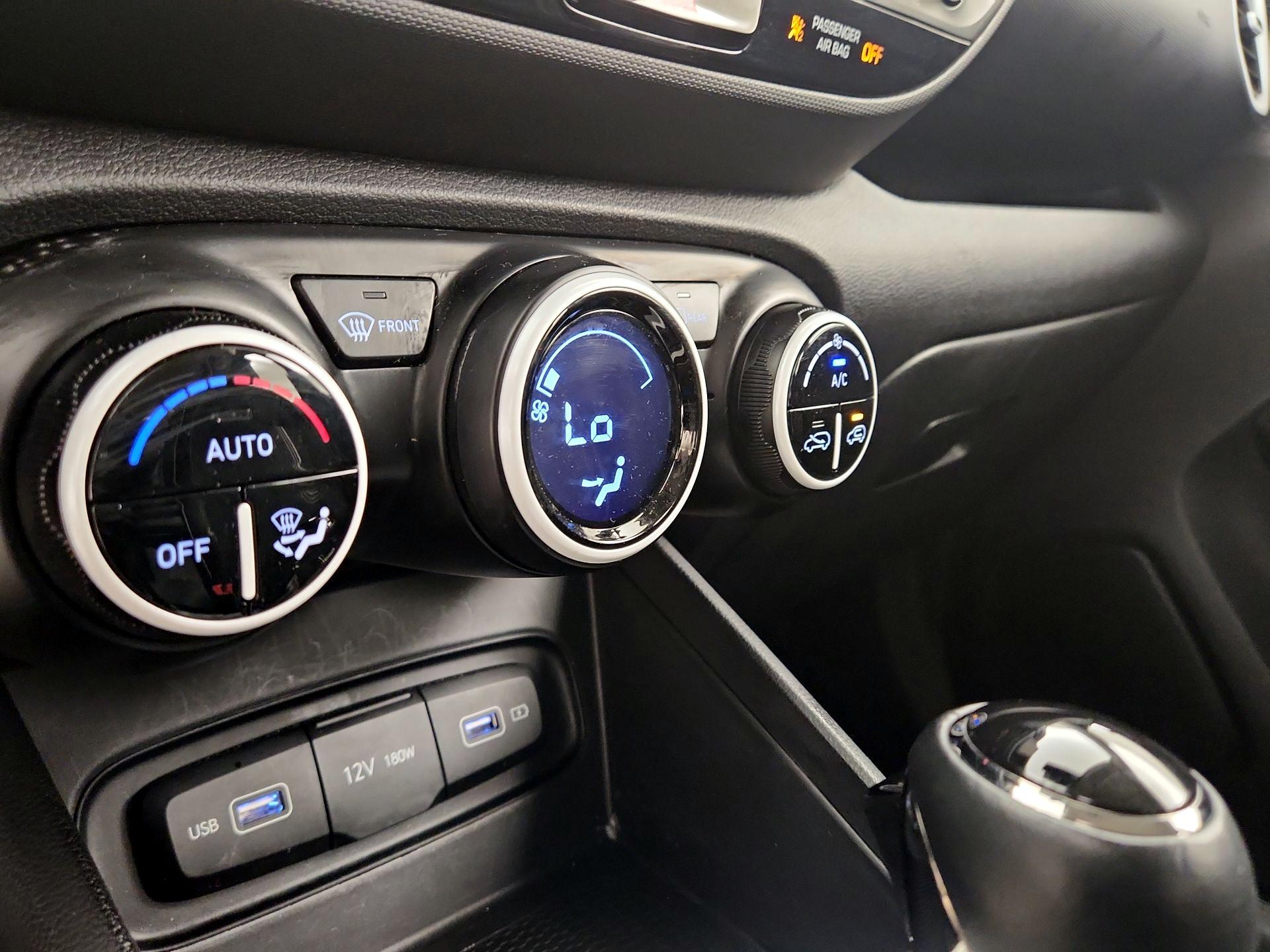 Thumbnail: 2022 Hyundai Venue - 16