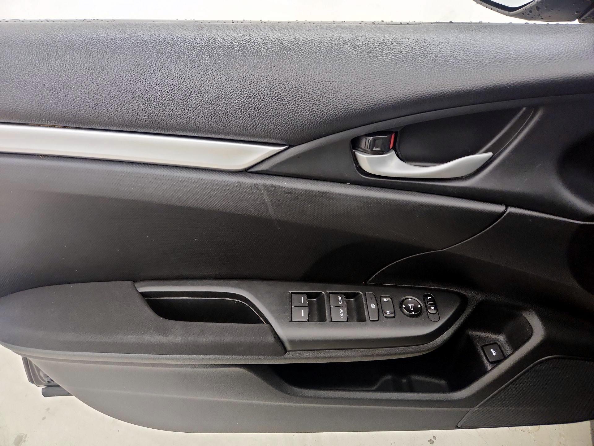 Thumbnail: 2016 Honda Civic - 12
