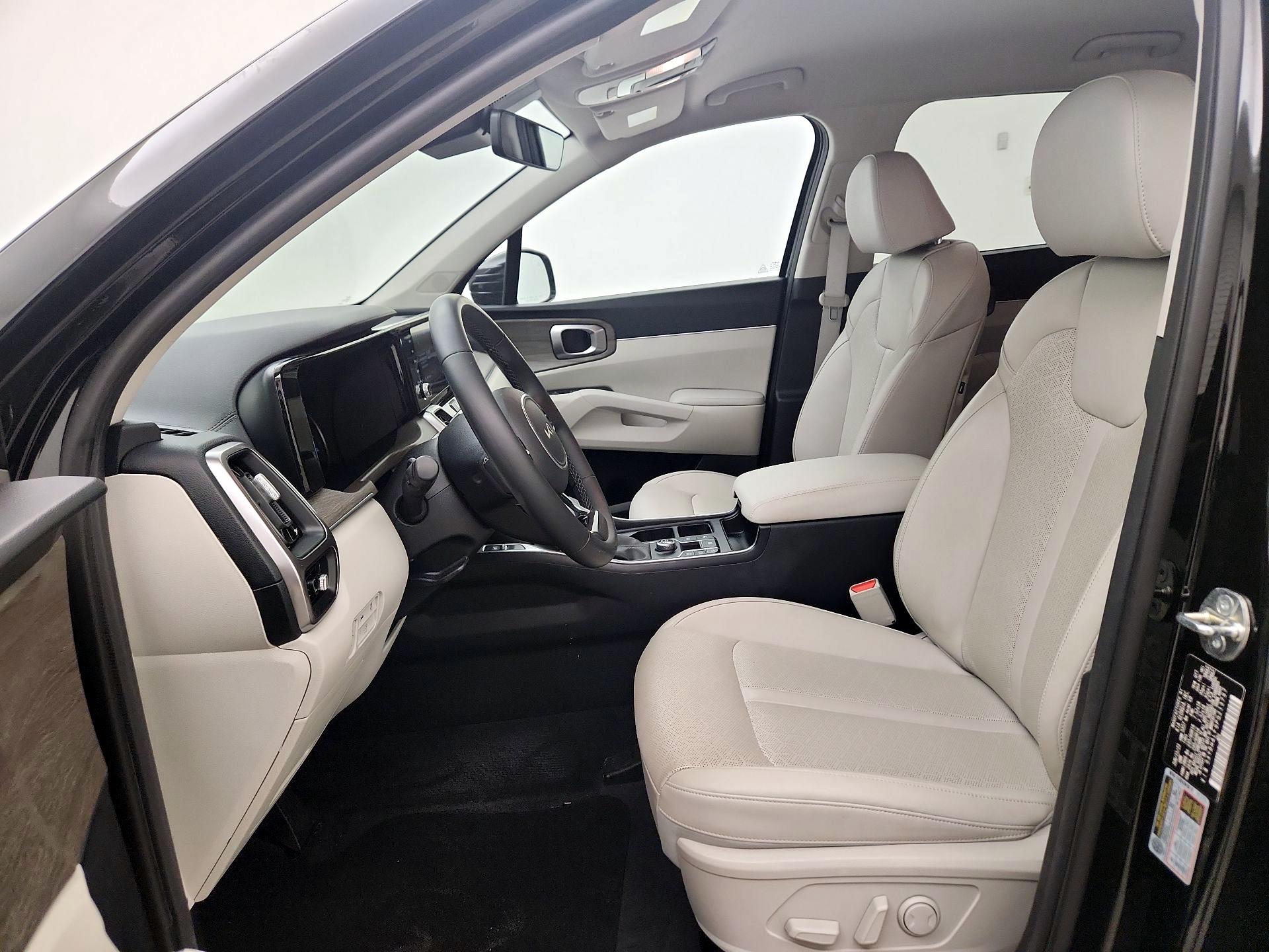 Thumbnail: 2023 Kia Sorento - 11