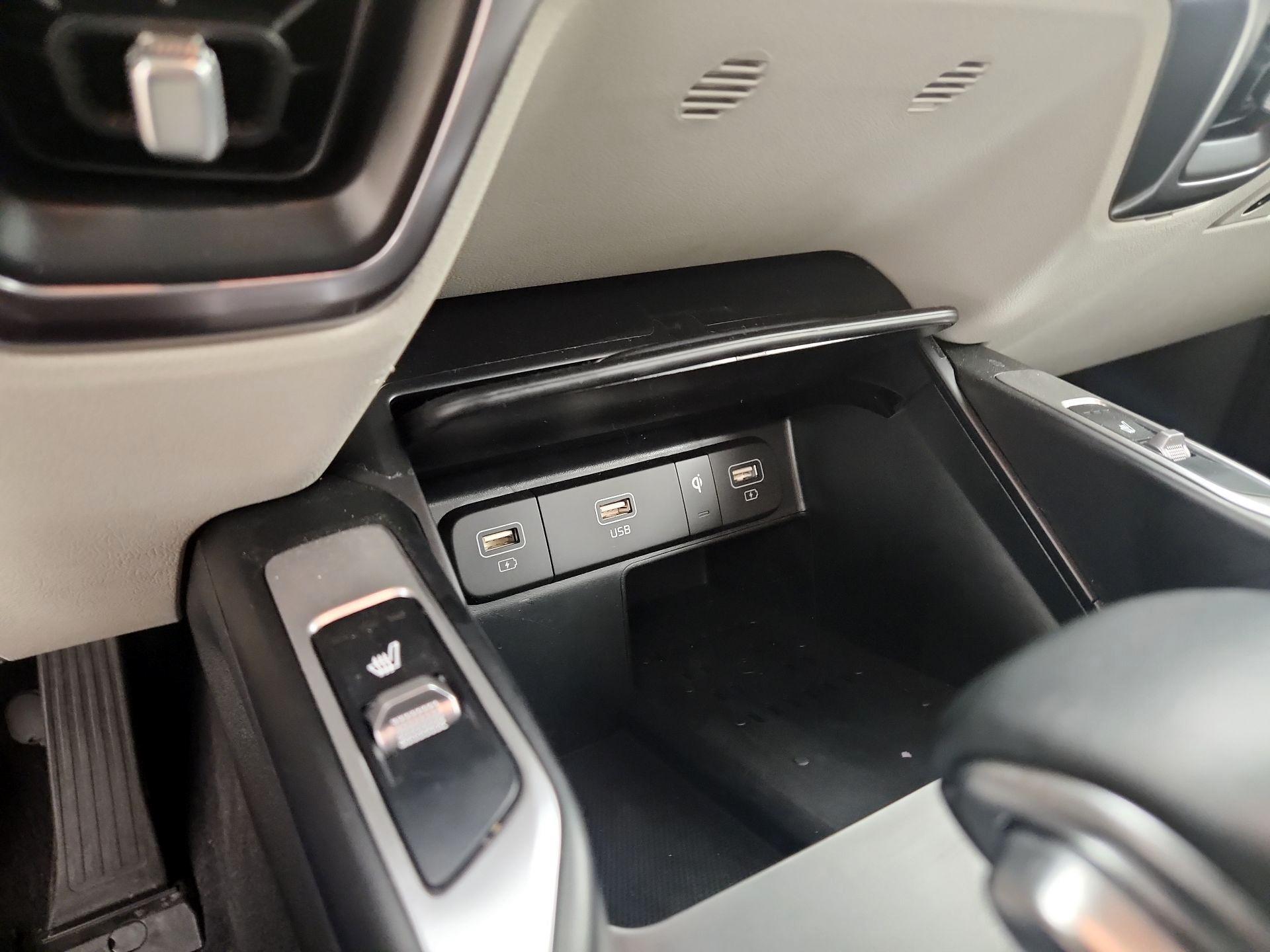 Thumbnail: 2023 Kia Sorento - 18