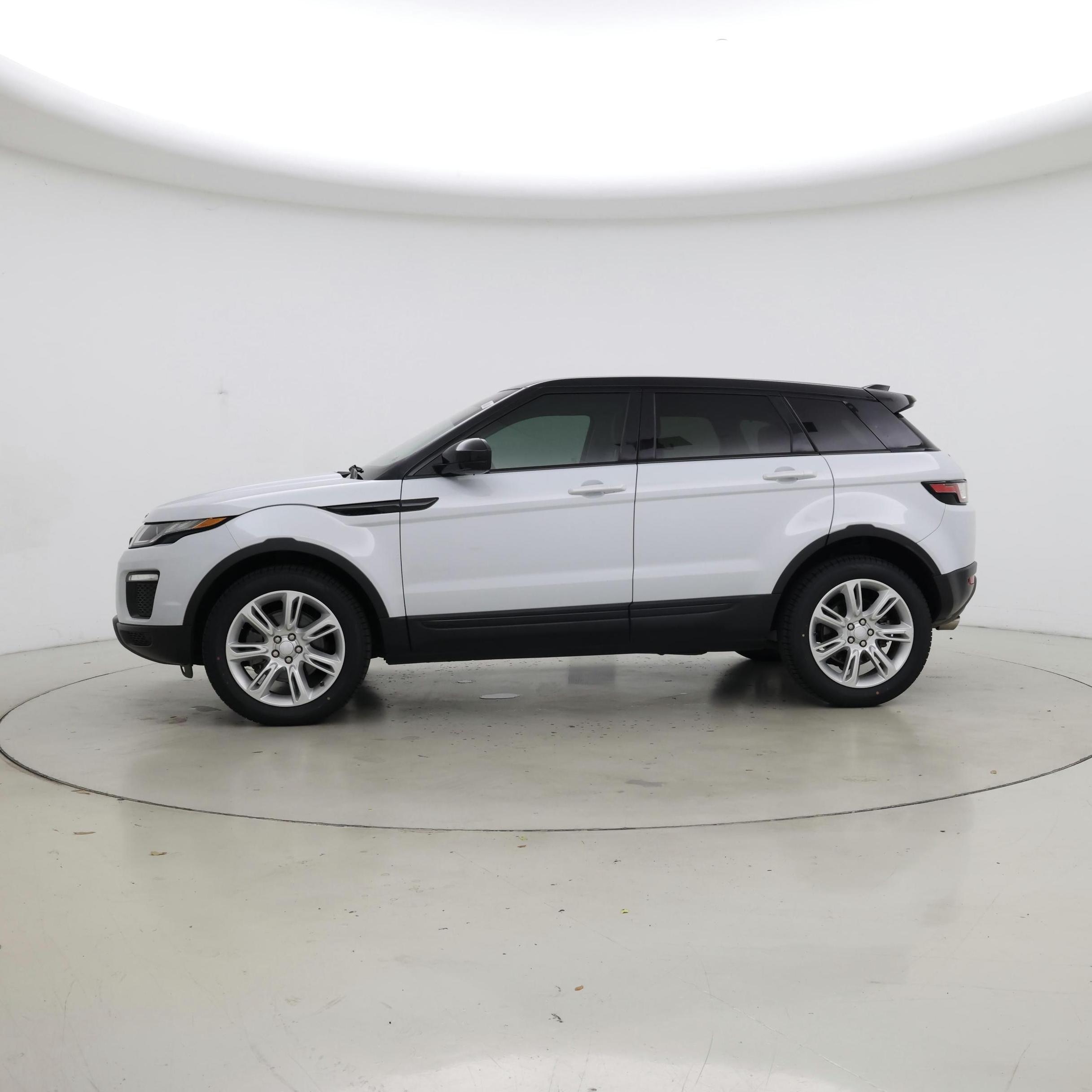 Thumbnail: 2018 Land Rover Range Rover Evoque - 3
