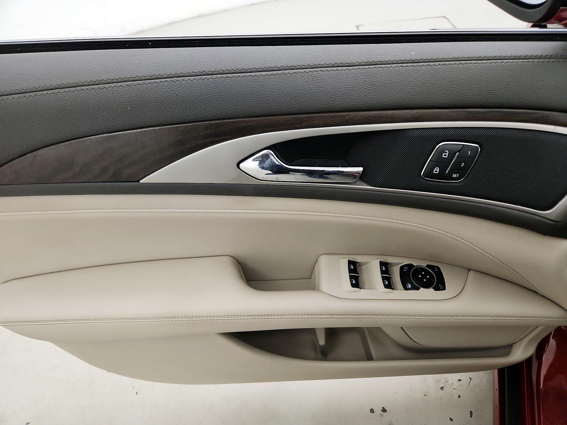 Thumbnail: 2018 Lincoln MKZ - 12