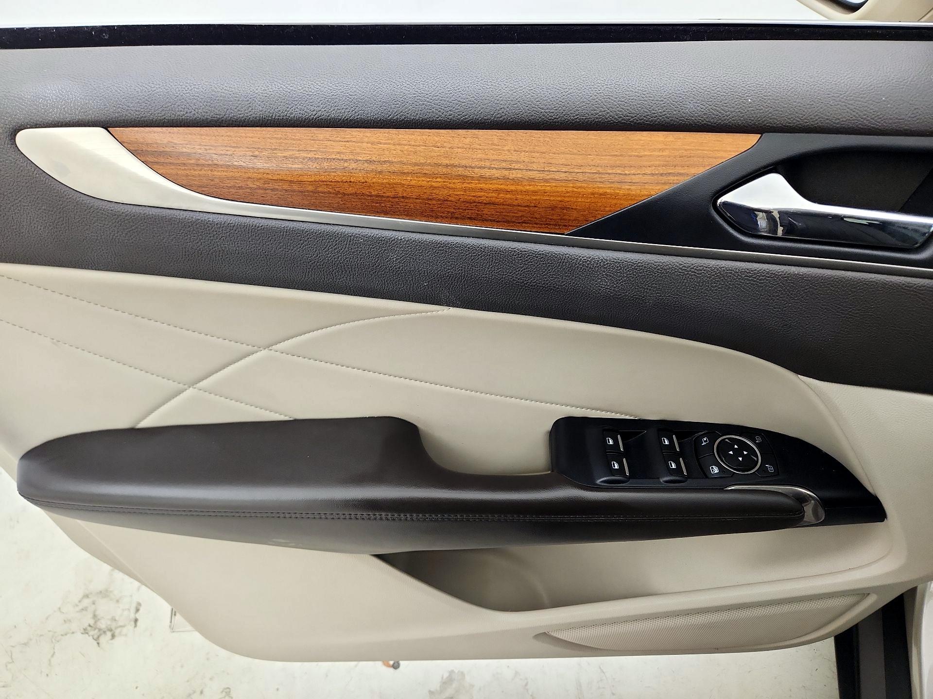 Thumbnail: 2017 Lincoln MKC - 12