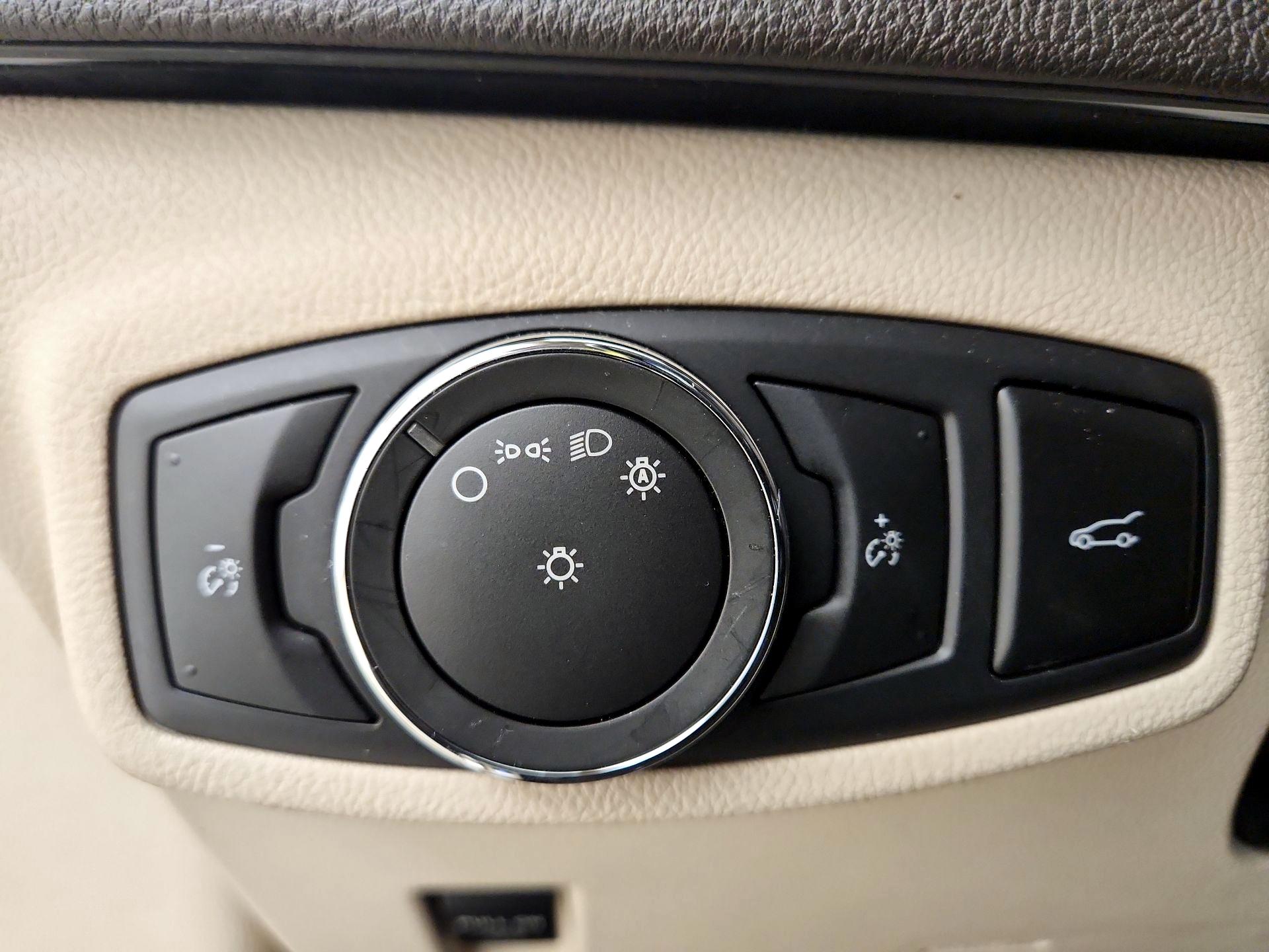 Thumbnail: 2017 Lincoln MKC - 13