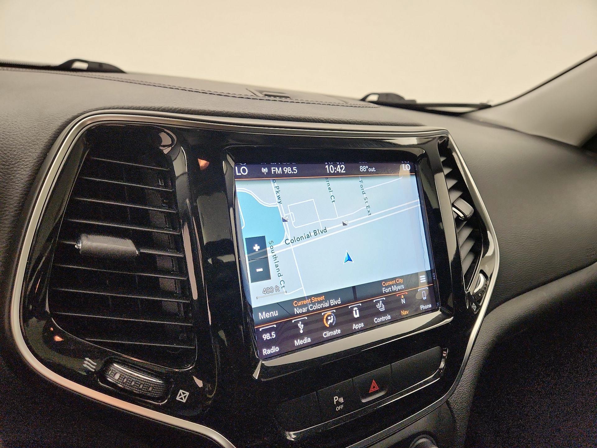 Thumbnail: 2019 Jeep Cherokee - 14