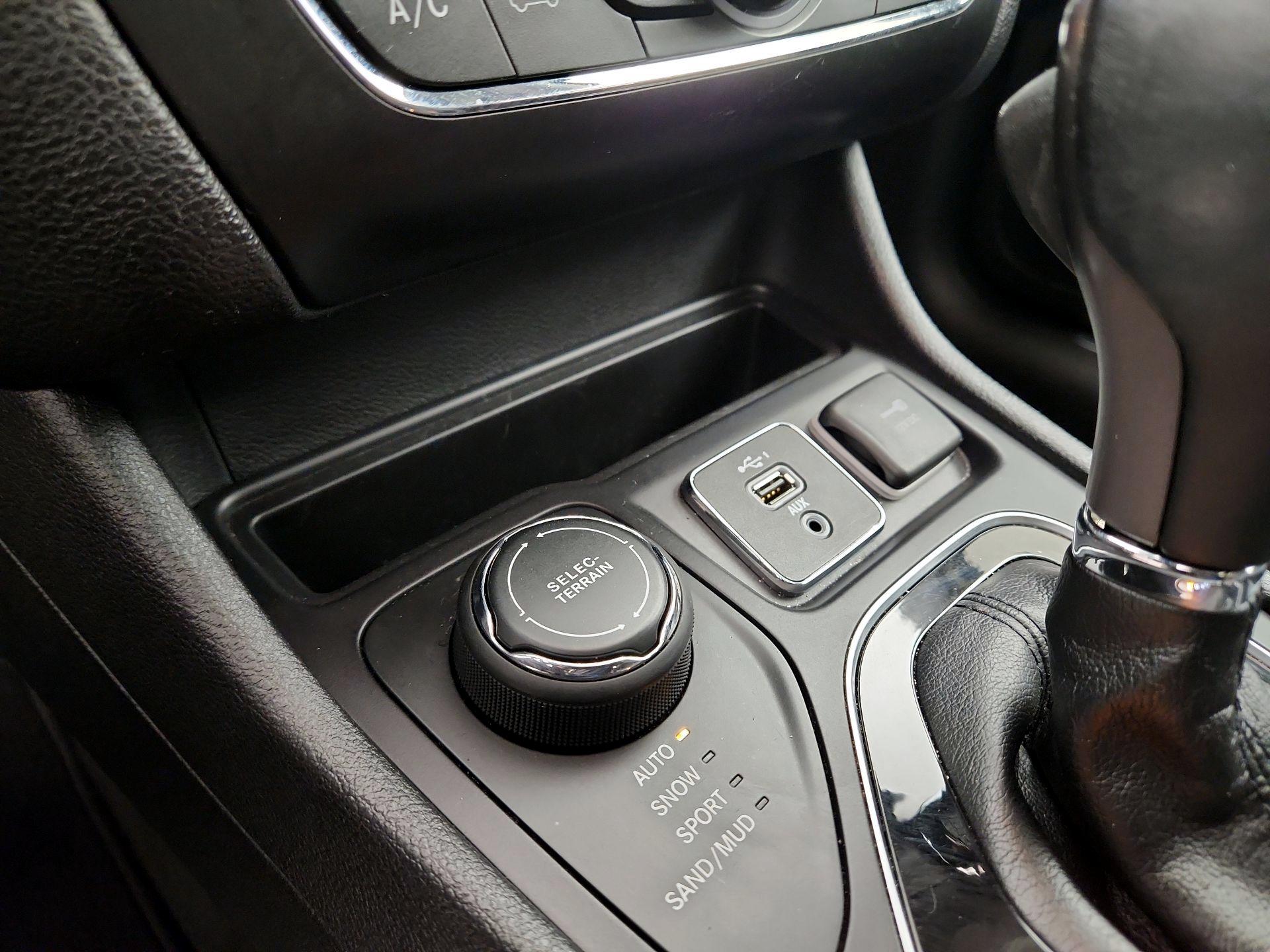 Thumbnail: 2019 Jeep Cherokee - 19