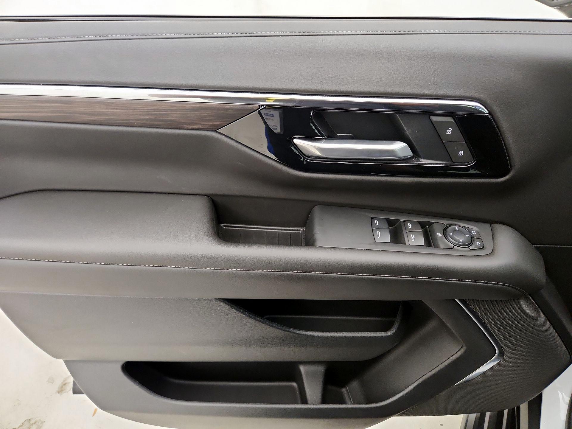 Thumbnail: 2025 Chevrolet Suburban - 12