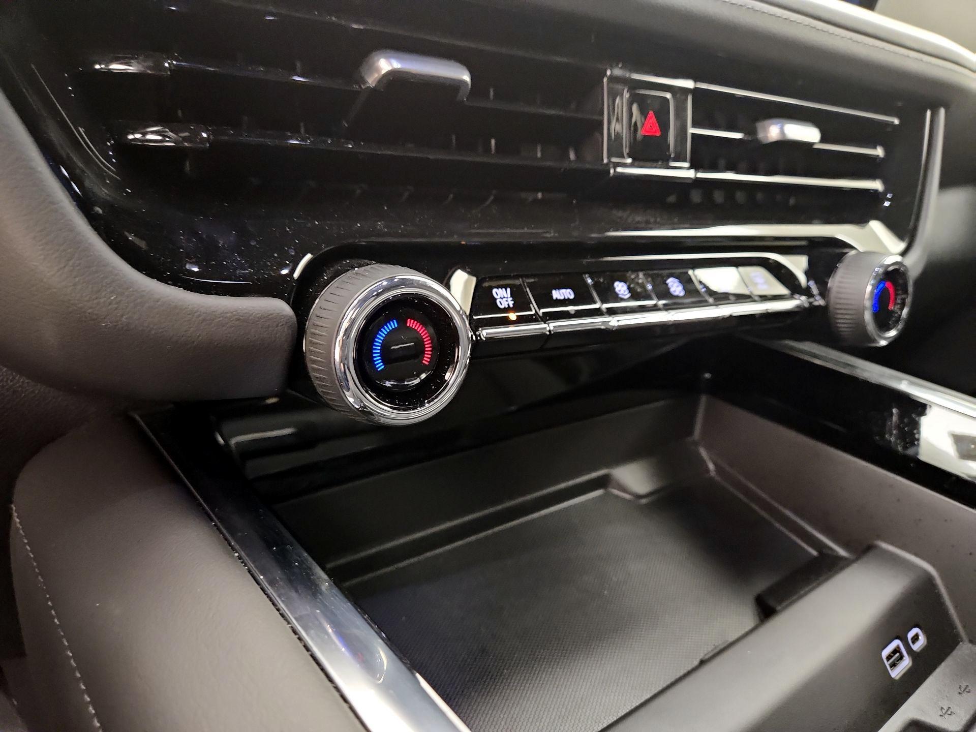 Thumbnail: 2025 Chevrolet Suburban - 17