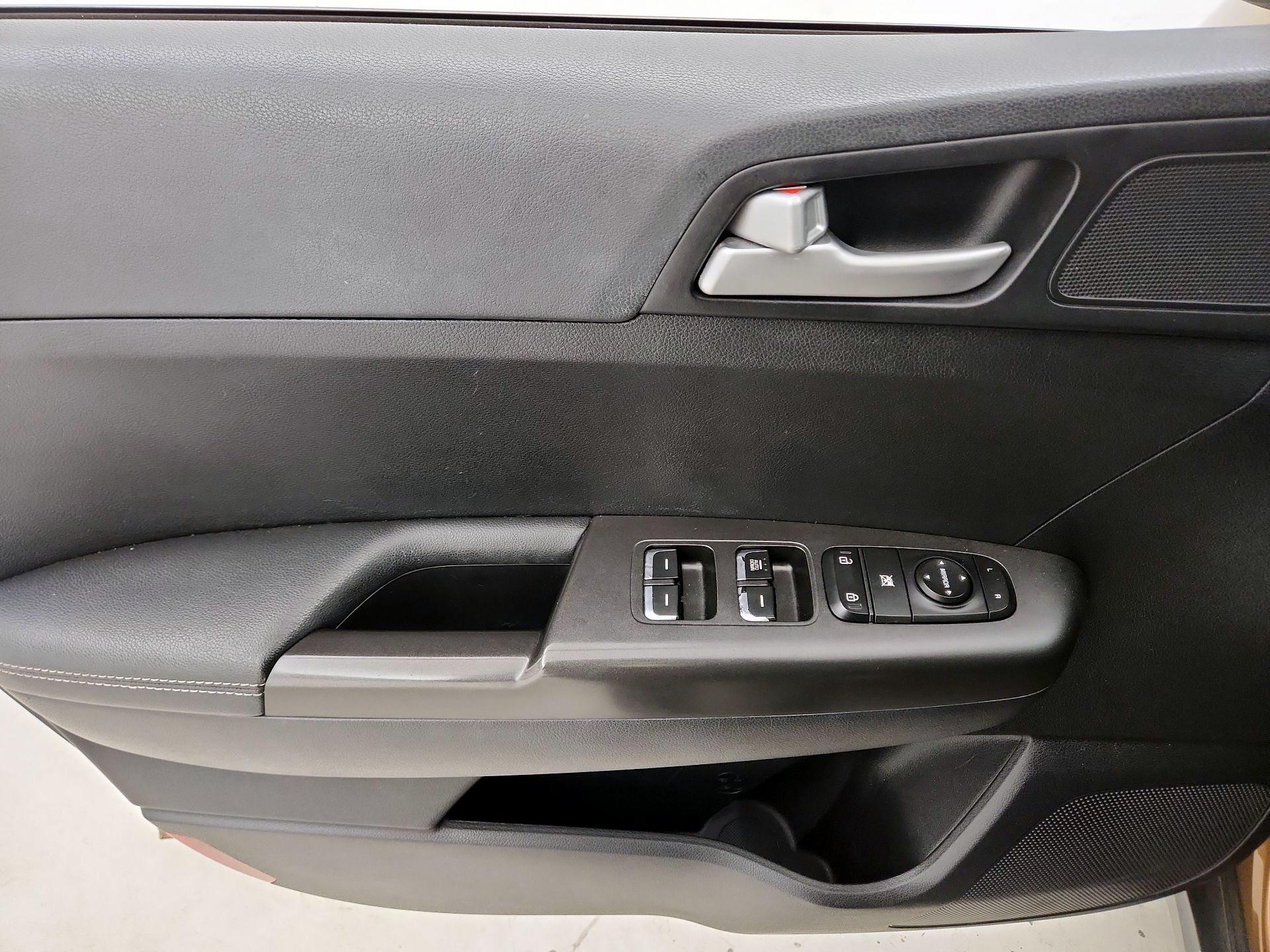 Thumbnail: 2017 Kia Sportage - 12