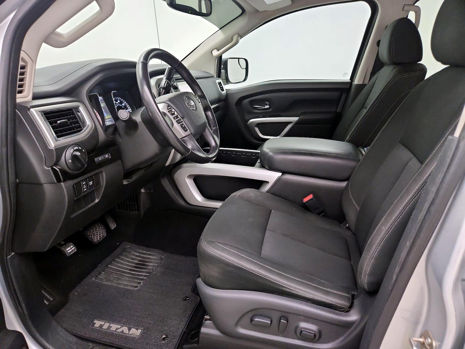 2018 Nissan Titan SV - Photo 12