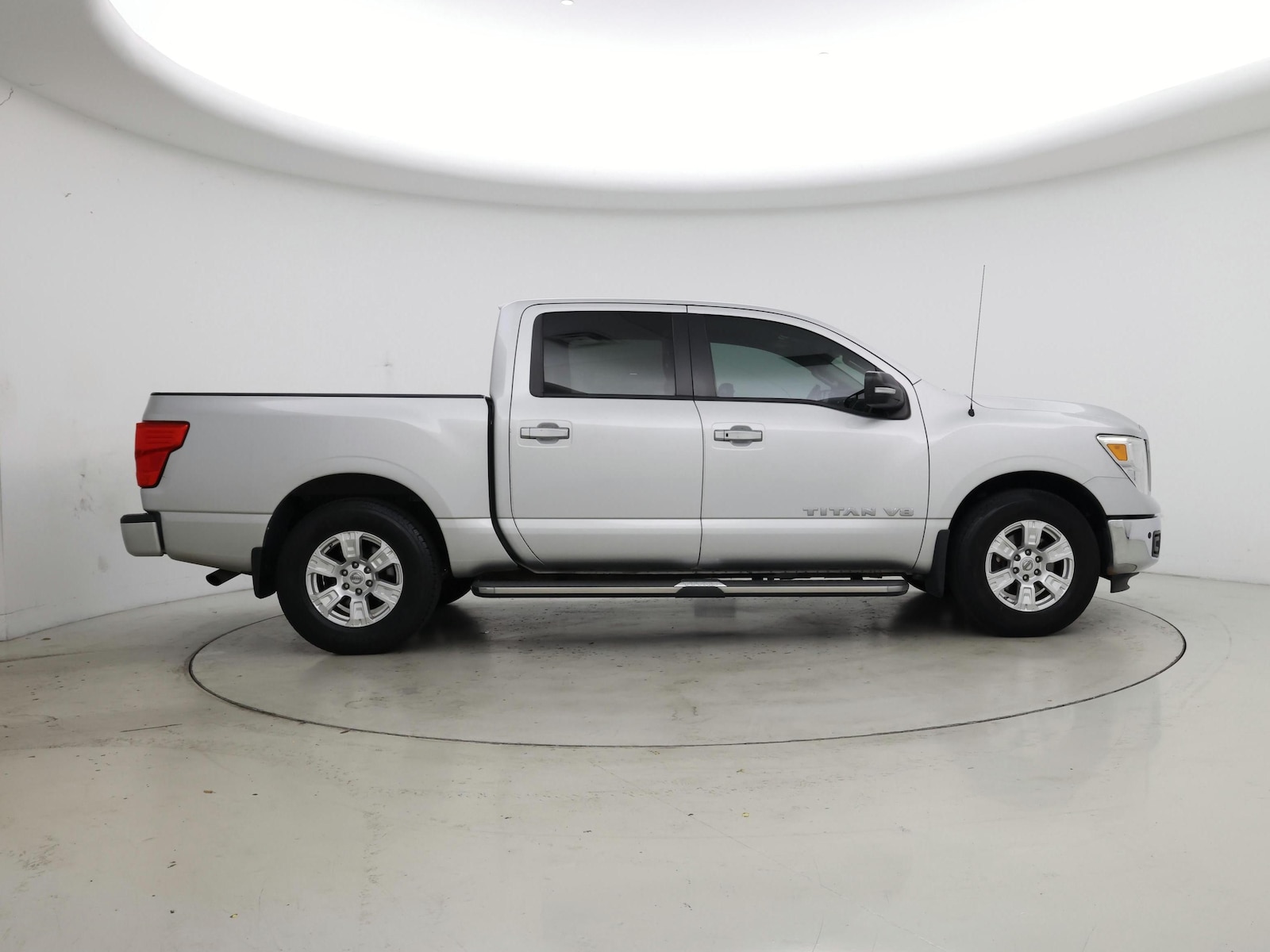 2018 Nissan Titan SV - Photo 8