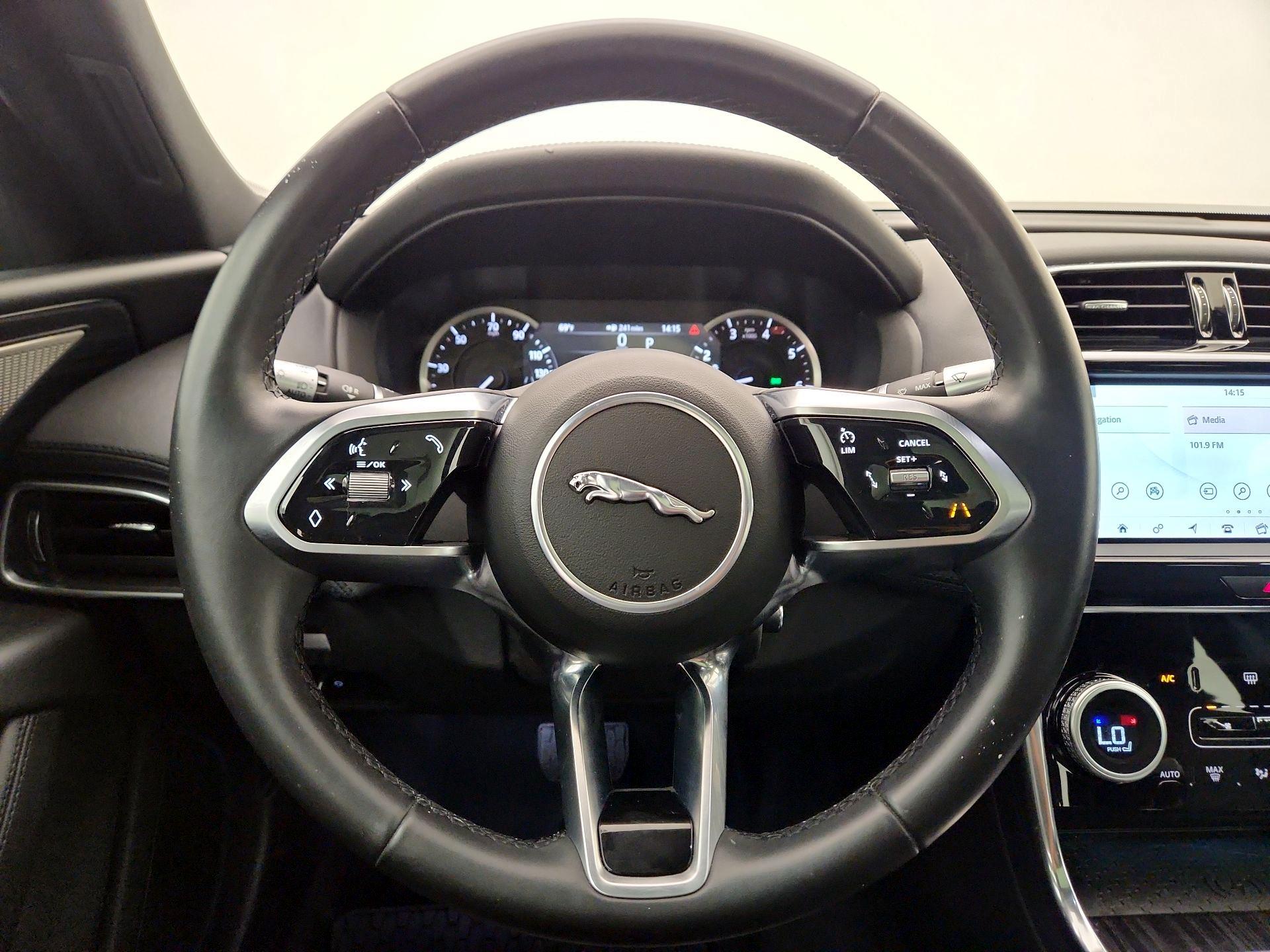 Thumbnail: 2020 Jaguar XE - 10