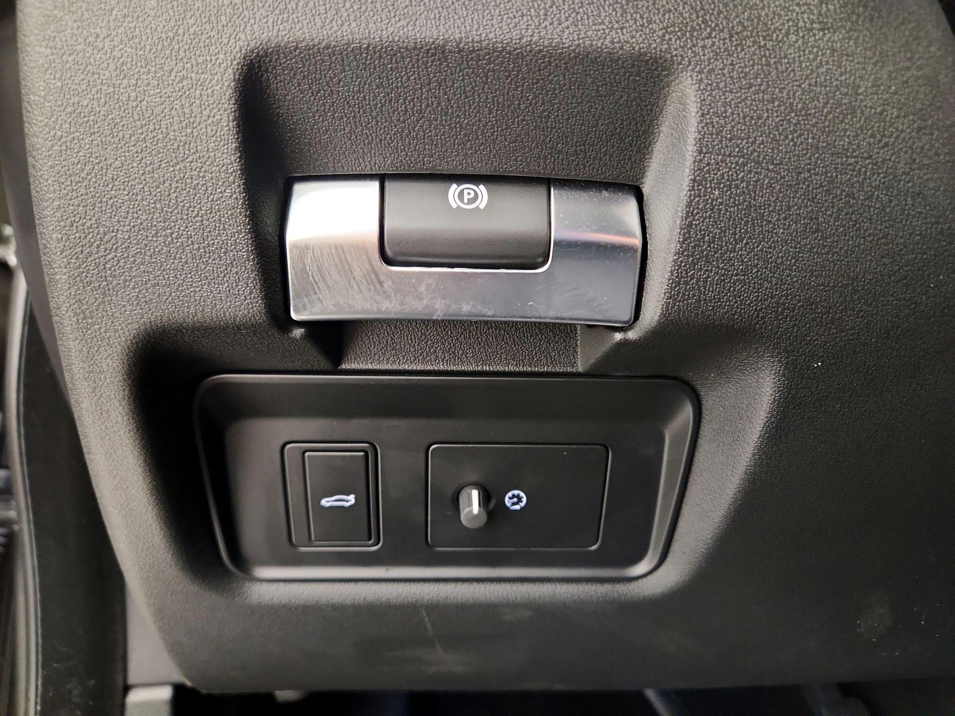 Thumbnail: 2020 Jaguar XE - 13