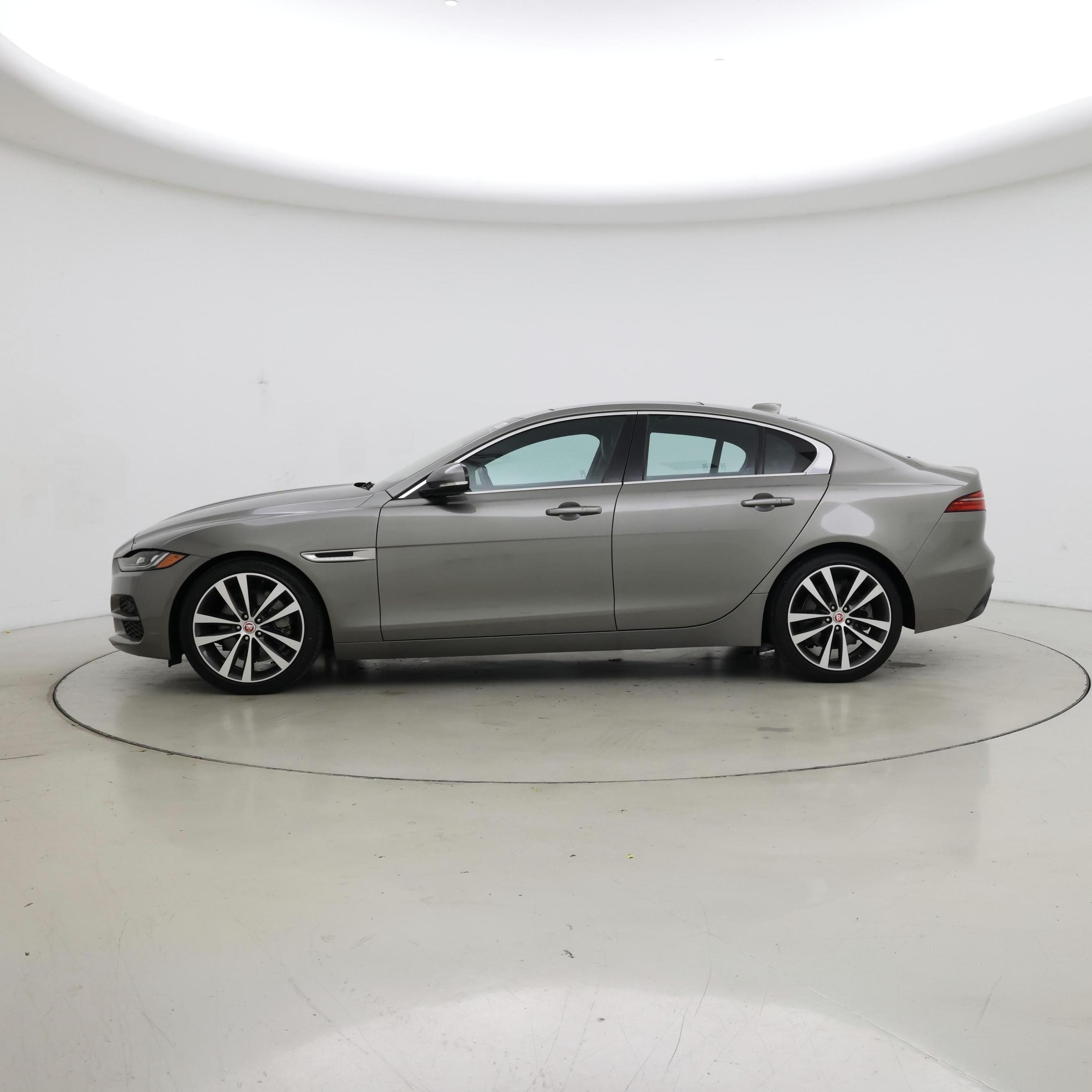 Thumbnail: 2020 Jaguar XE - 3