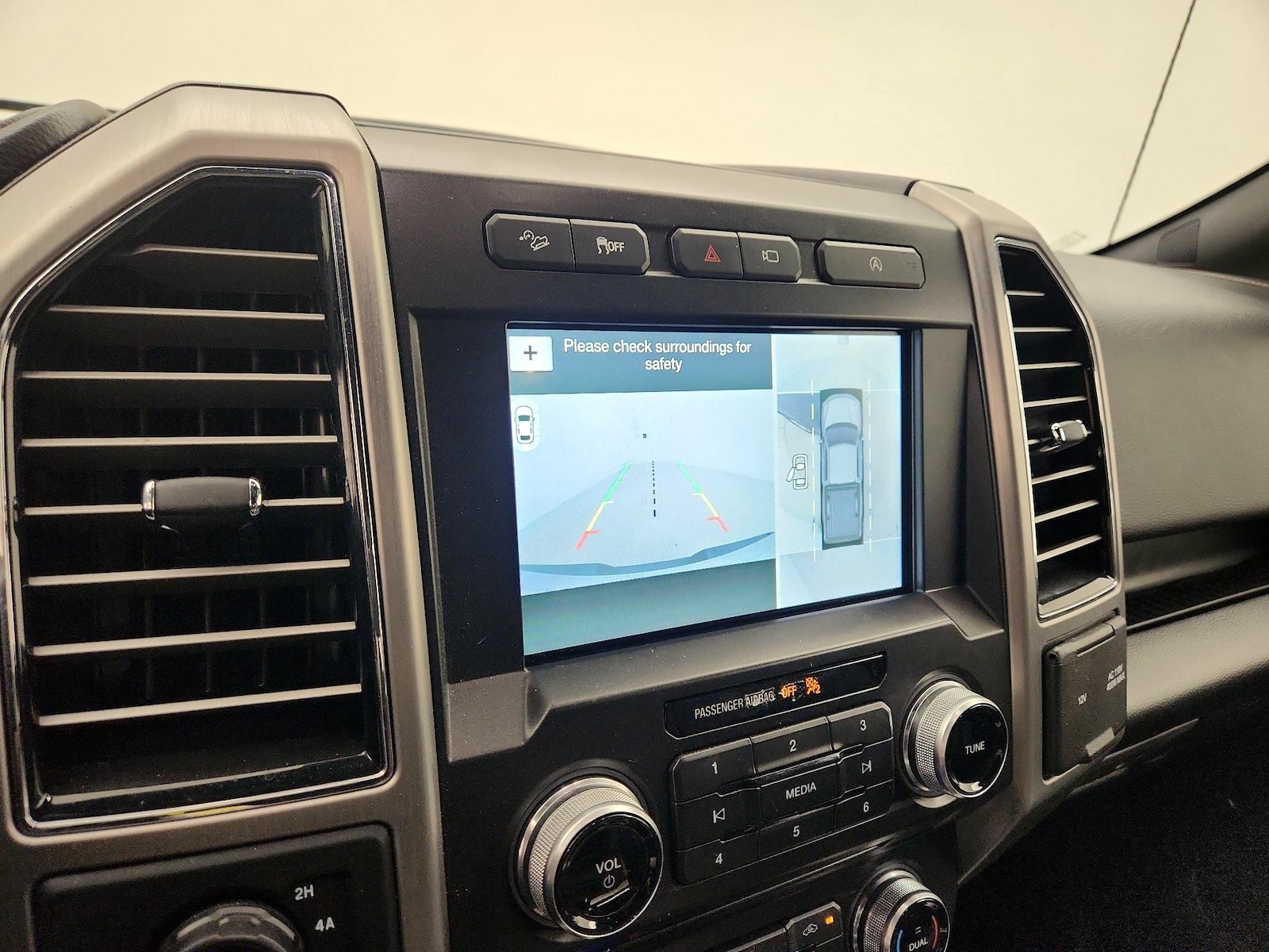 2018 Ford F-150 Platinum - Photo 16
