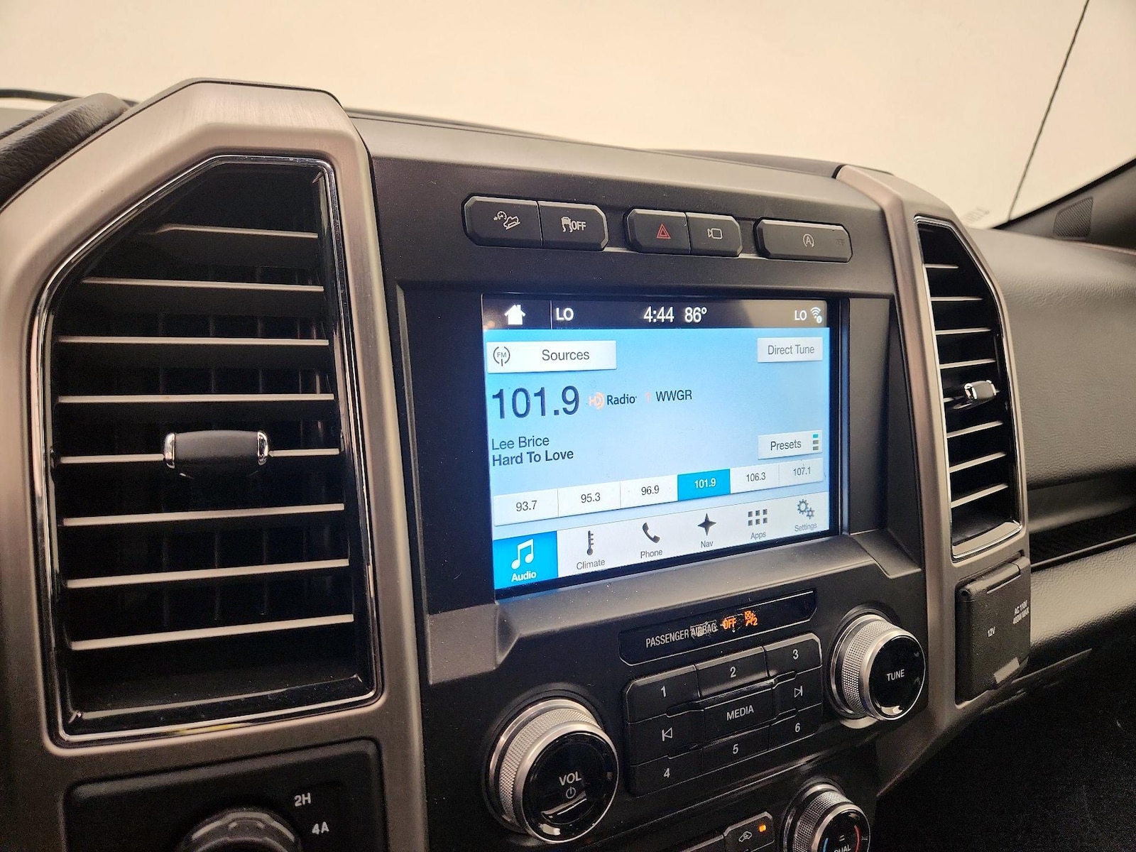 2018 Ford F-150 Platinum - Photo 17