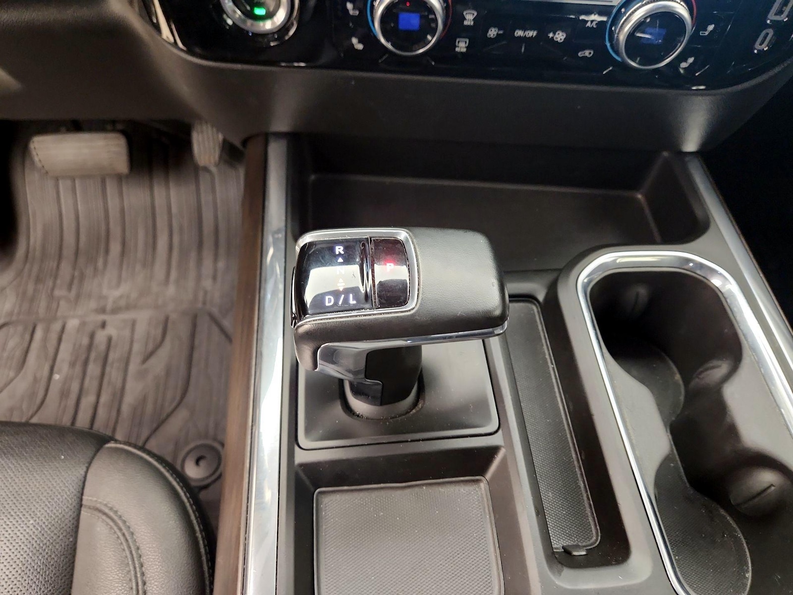 2023 GMC Sierra 1500 SLT - Photo 19