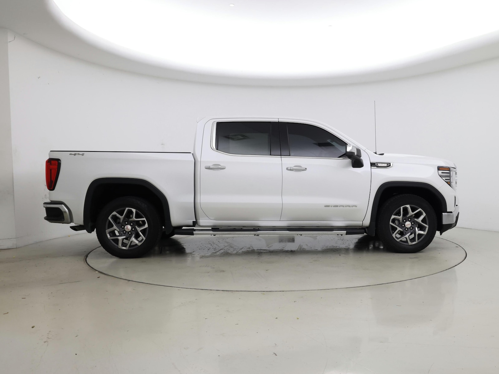 2023 GMC Sierra 1500 SLT - Photo 8