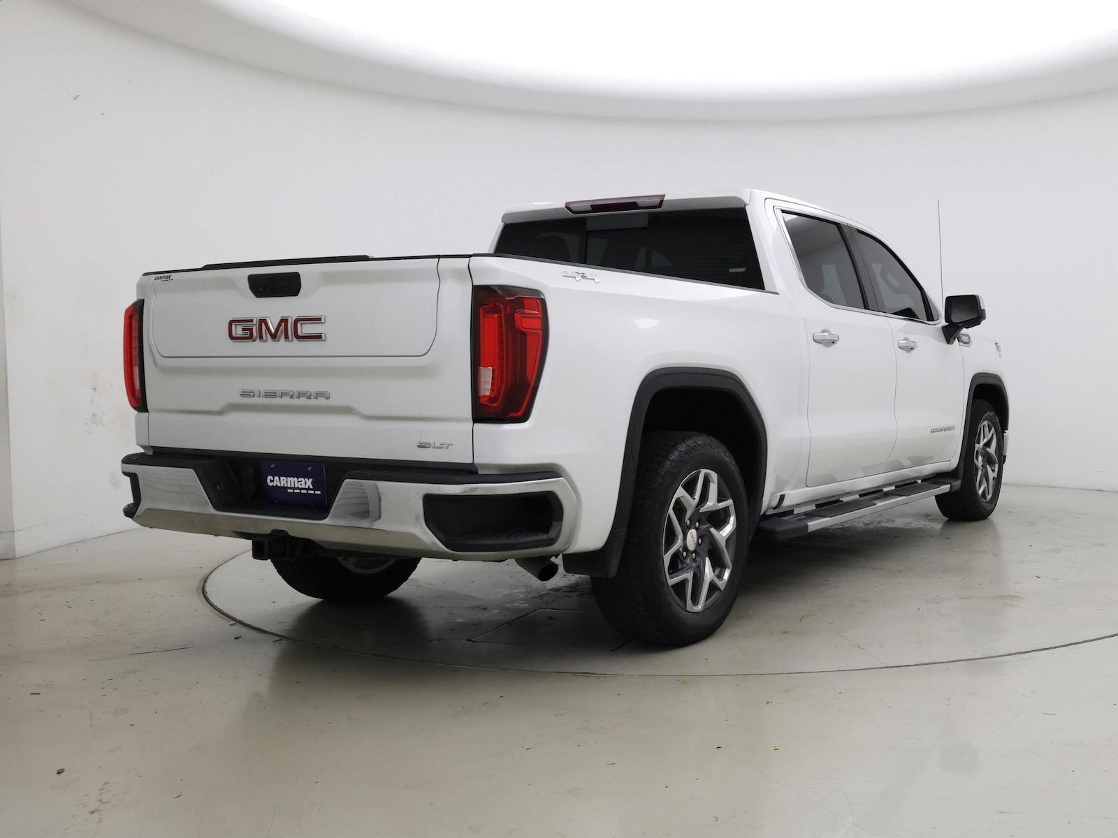 2023 GMC Sierra 1500 SLT - Photo 9