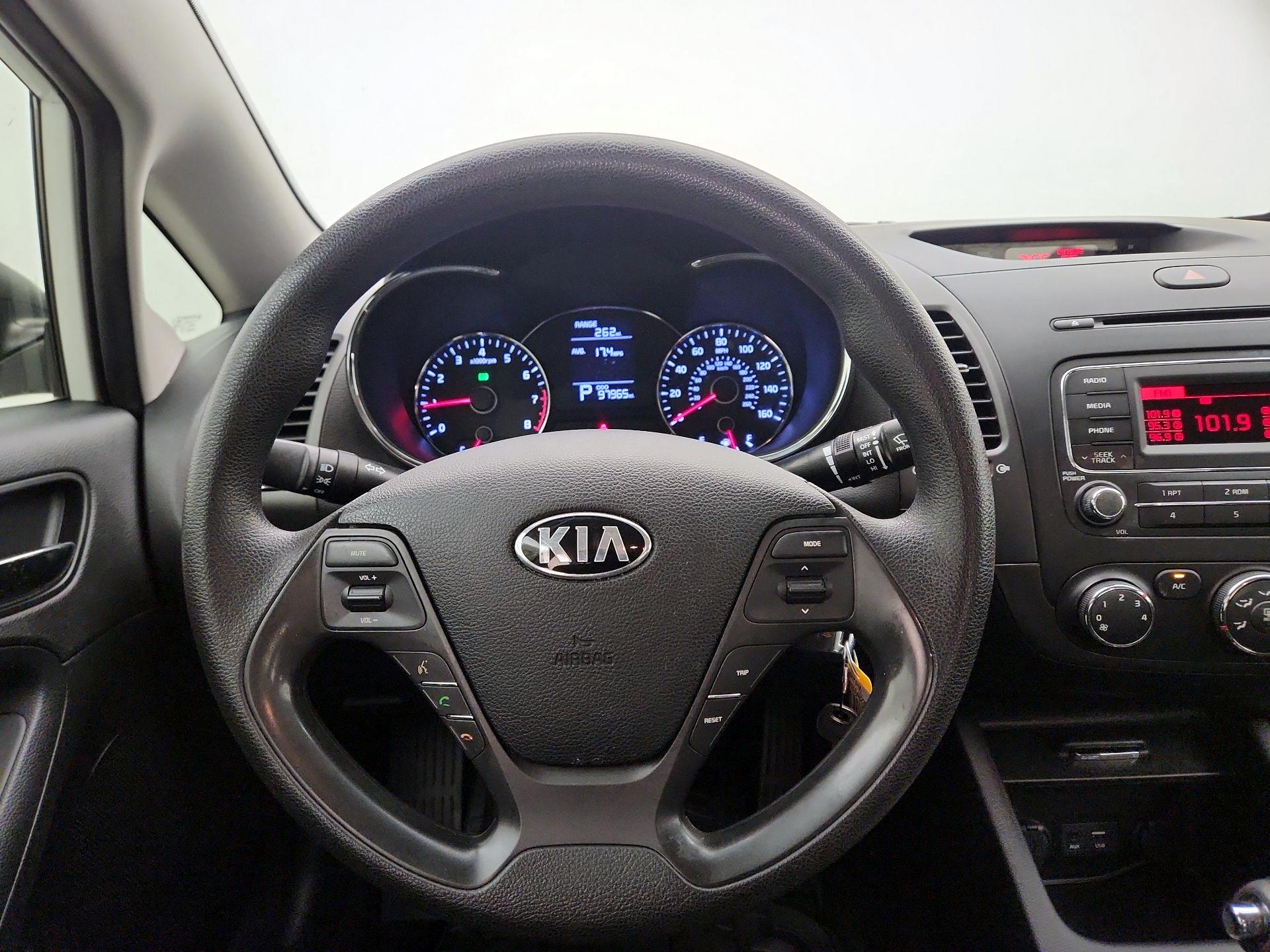 Thumbnail: 2016 Kia Forte - 10