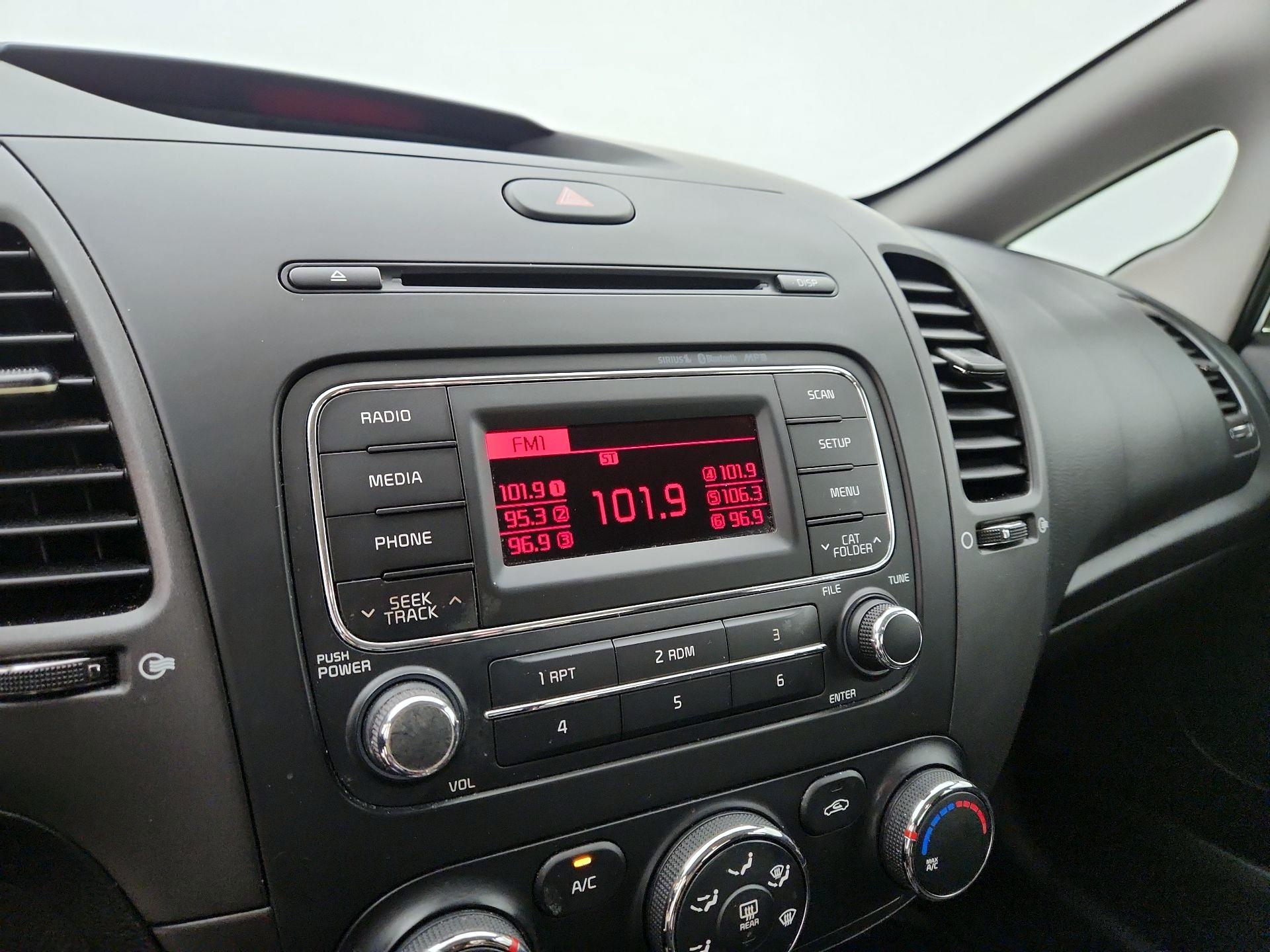 Thumbnail: 2016 Kia Forte - 14