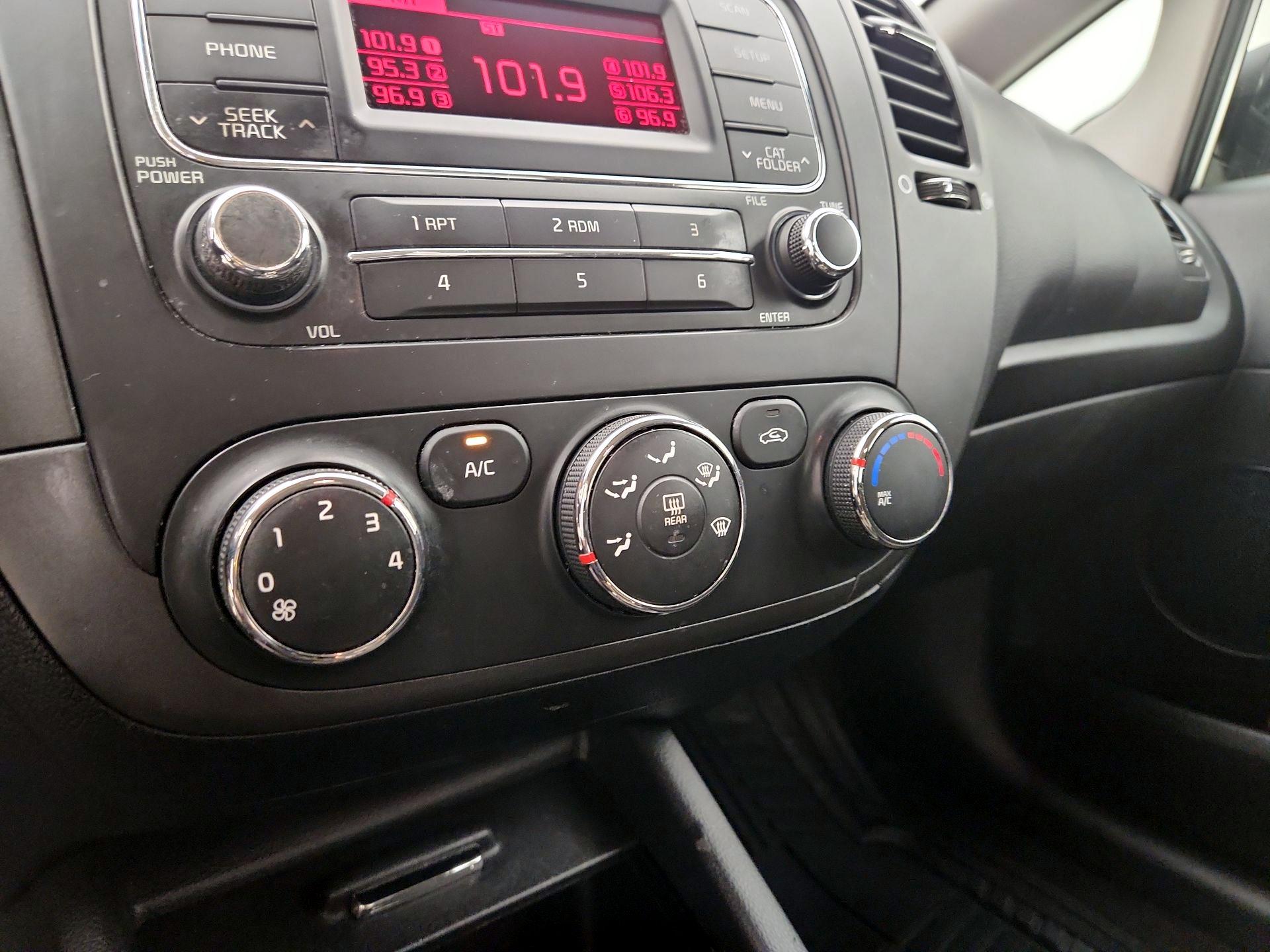 Thumbnail: 2016 Kia Forte - 15