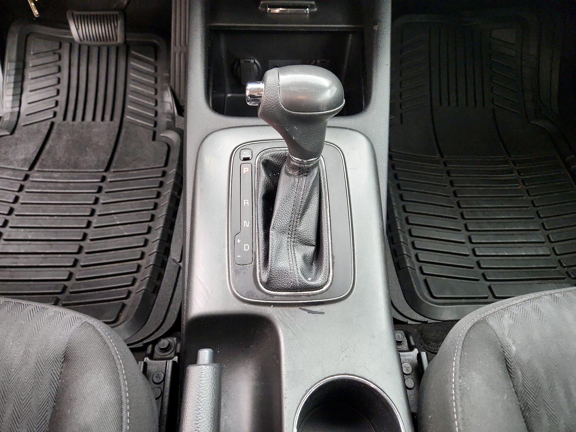 Thumbnail: 2016 Kia Forte - 16