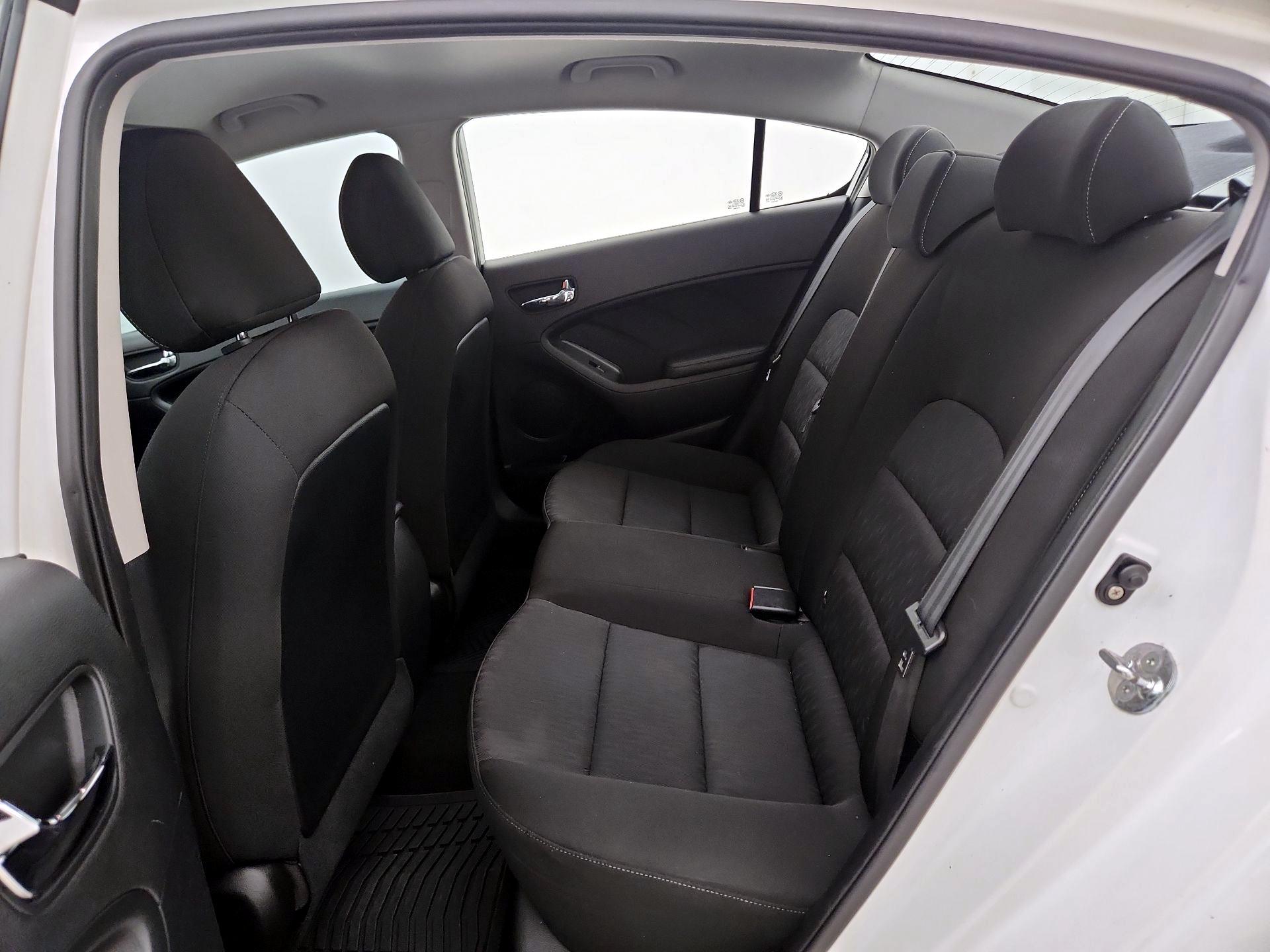 Thumbnail: 2016 Kia Forte - 18