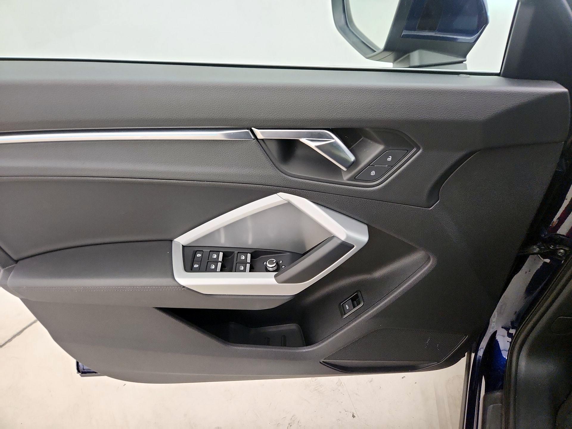 Thumbnail: 2021 Audi Q3 - 12