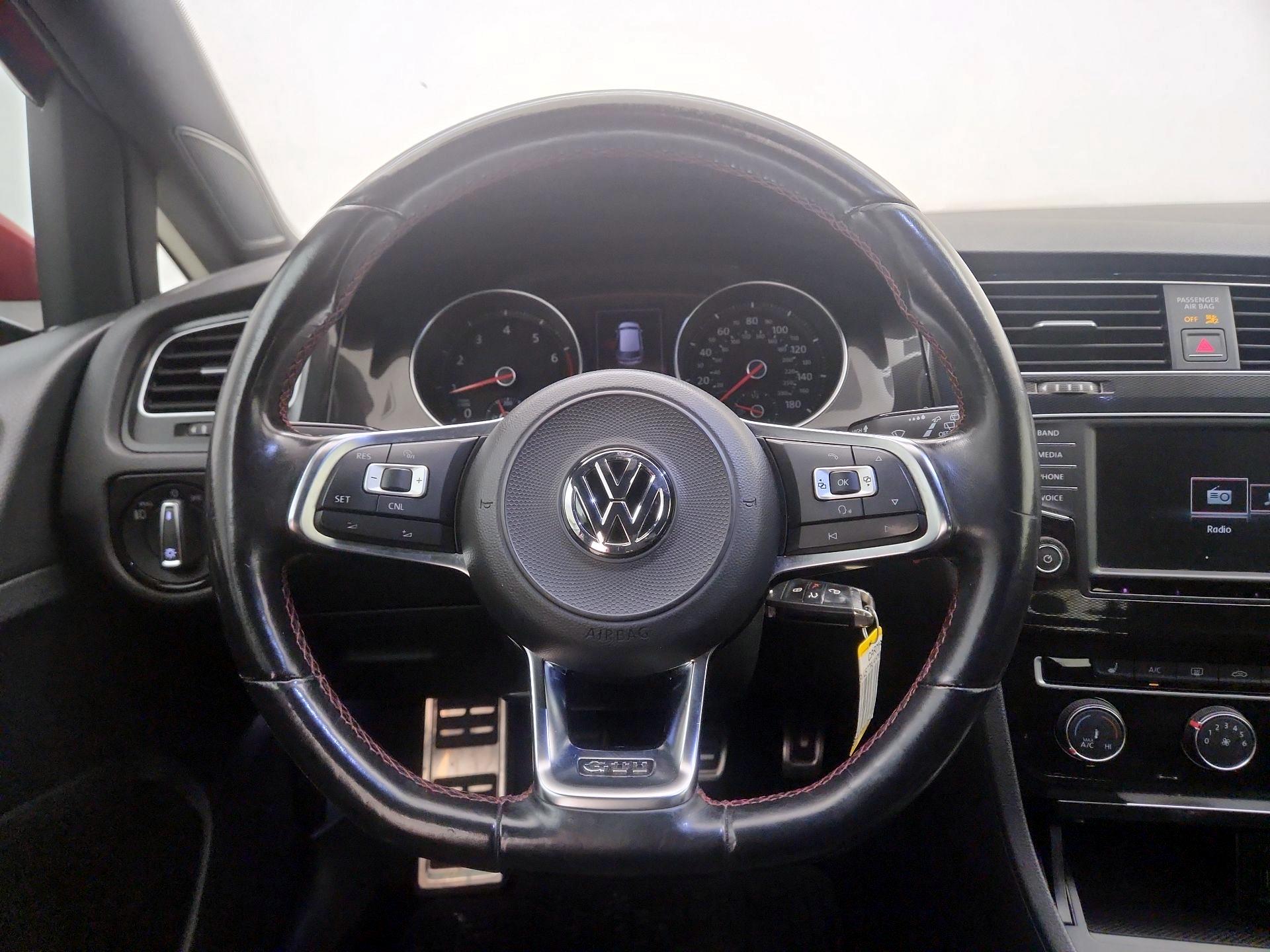 Thumbnail: 2017 Volkswagen Golf - 10