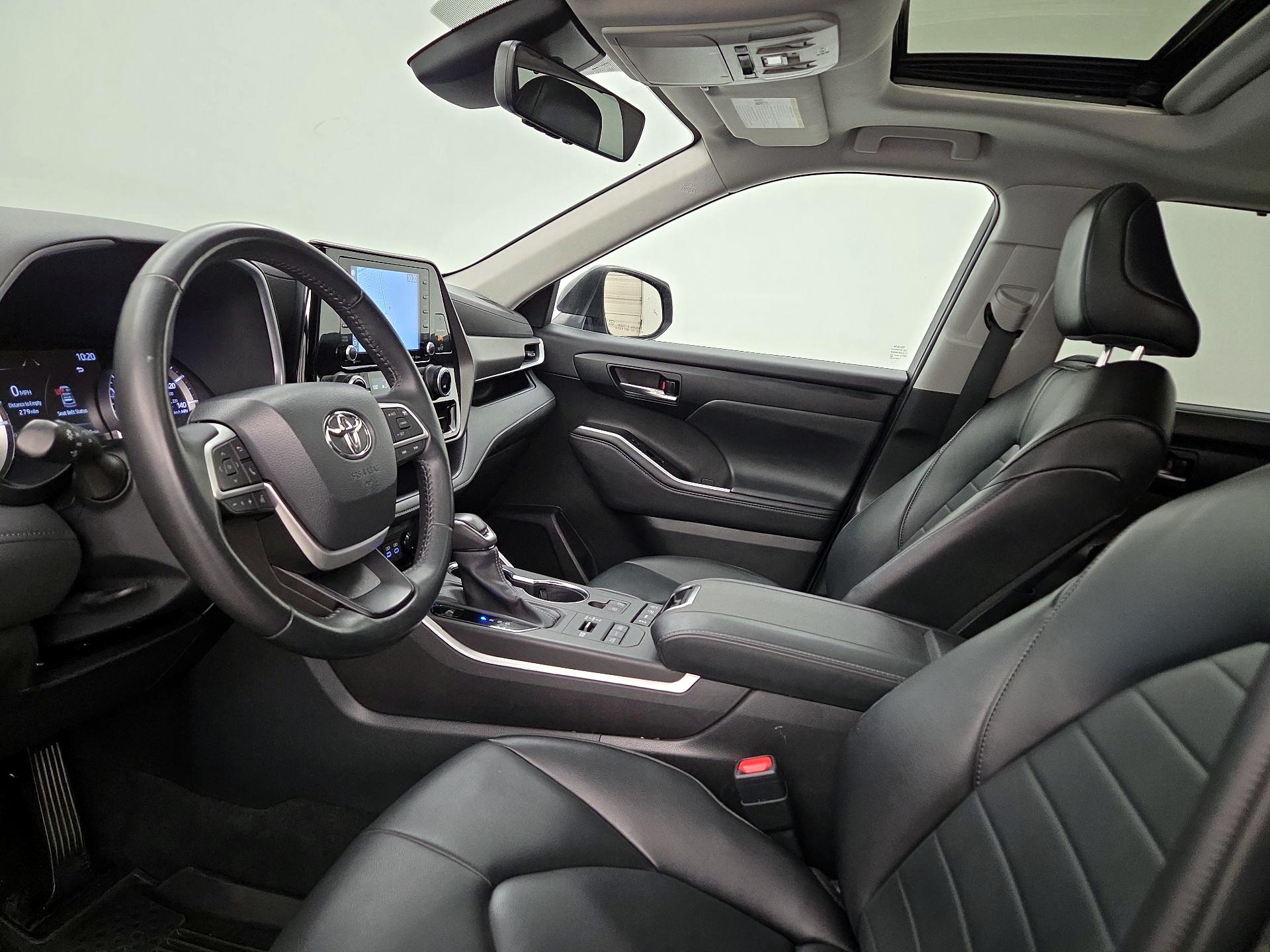 Thumbnail: 2022 Toyota Highlander - 11