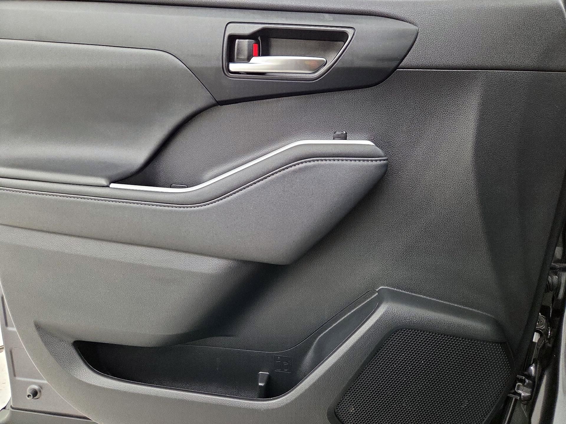 Thumbnail: 2022 Toyota Highlander - 12