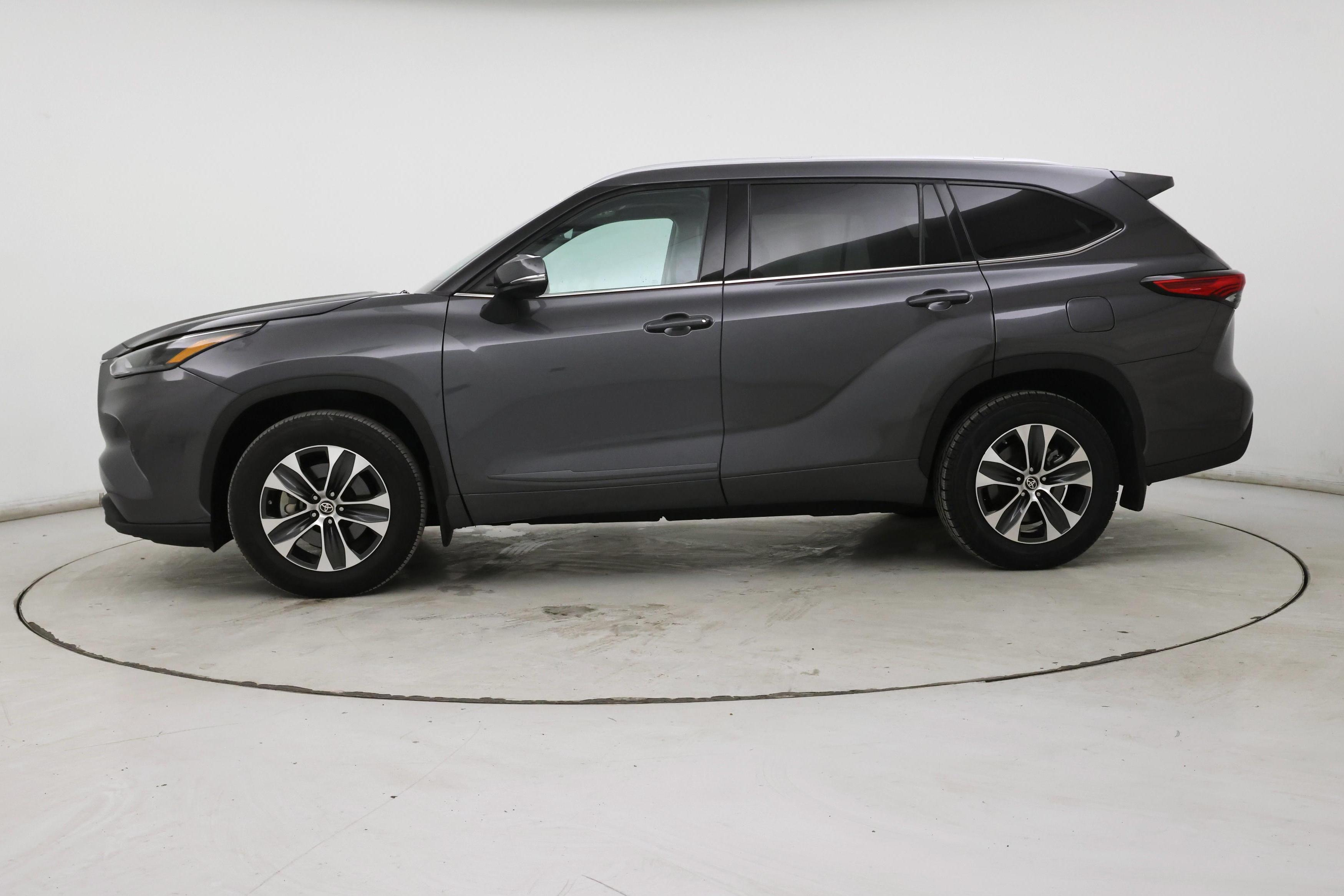 Thumbnail: 2022 Toyota Highlander - 3
