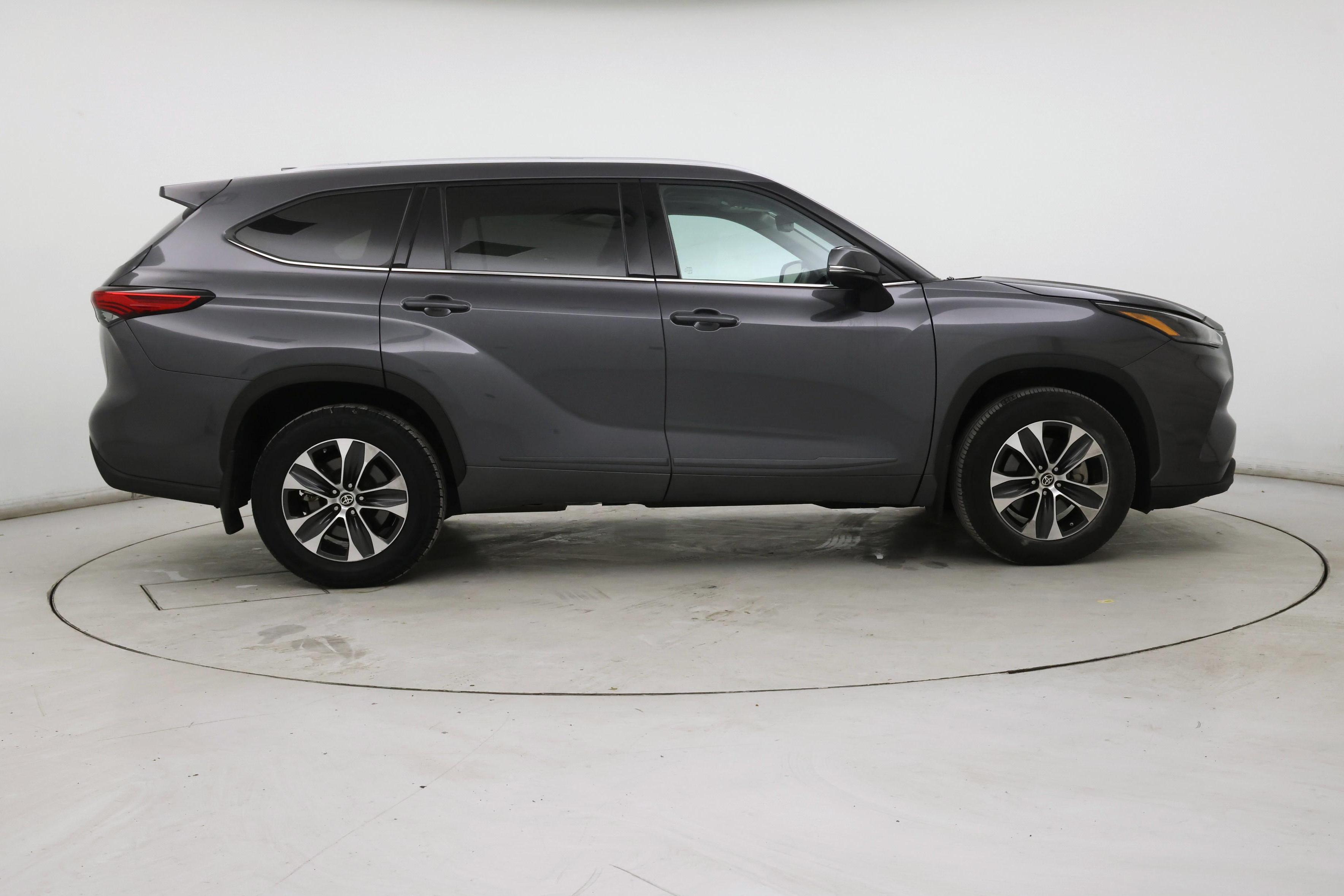 Thumbnail: 2022 Toyota Highlander - 7