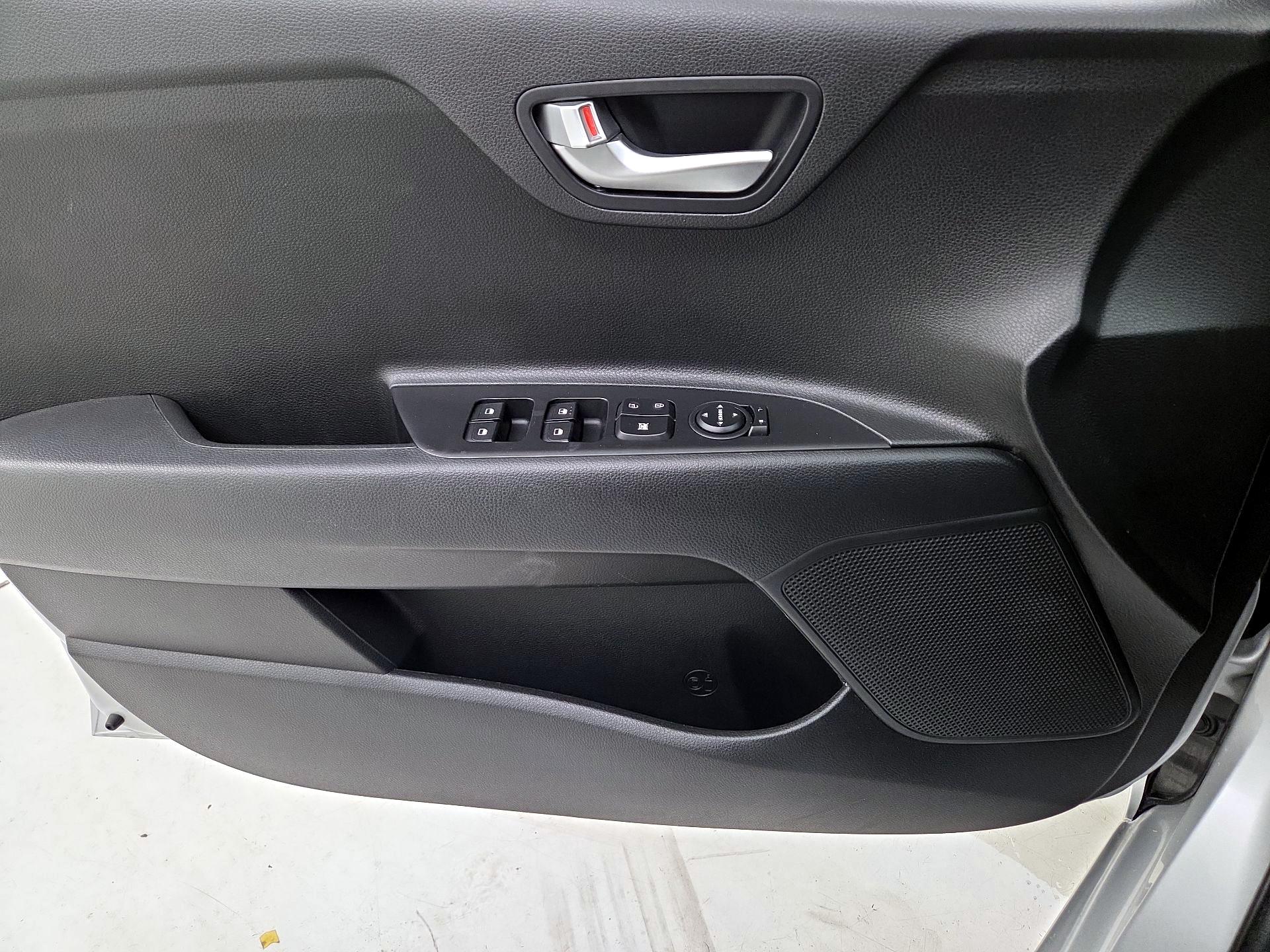 Thumbnail: 2023 Kia Rio - 12