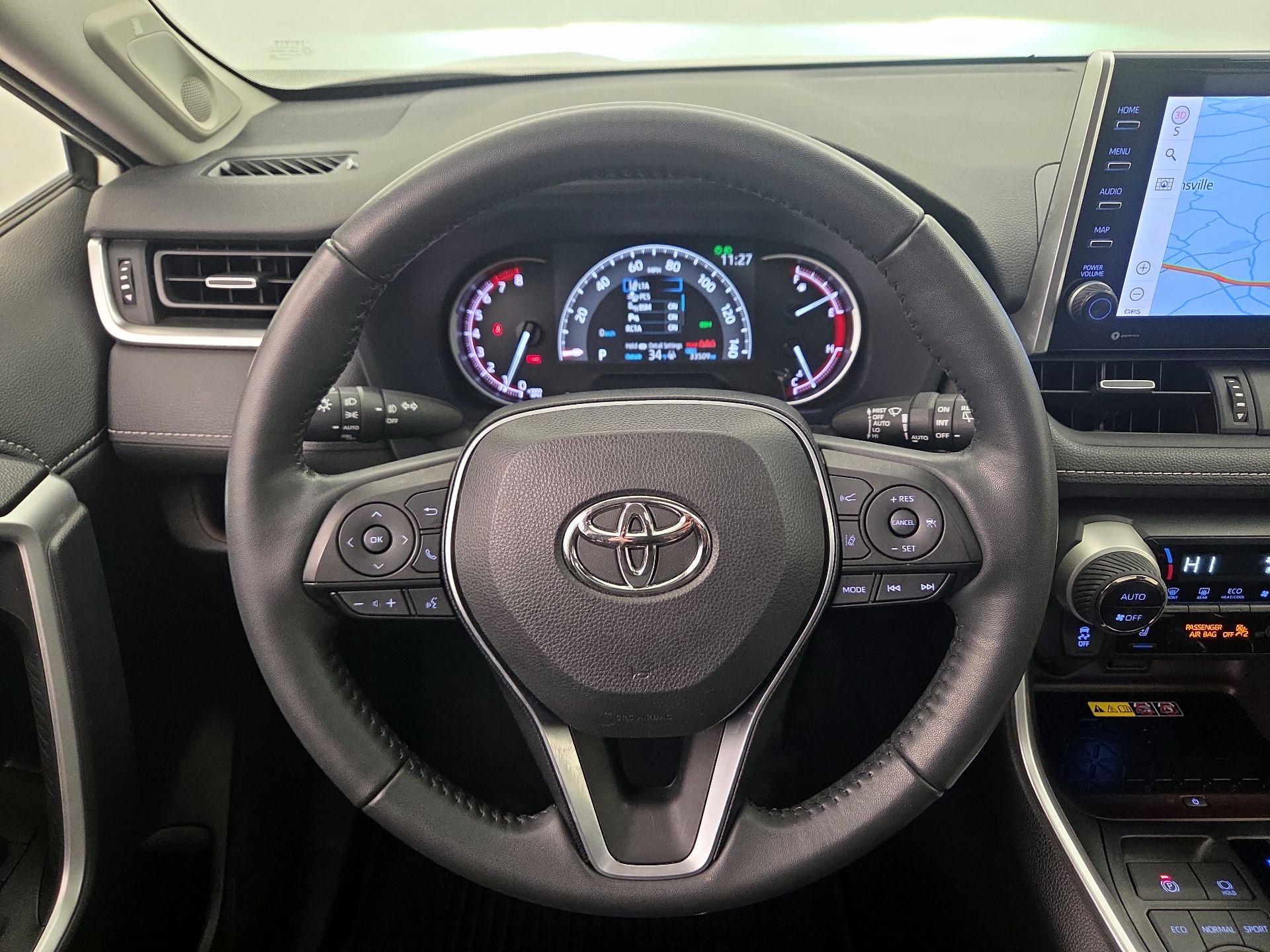 Thumbnail: 2022 Toyota RAV4 - 10