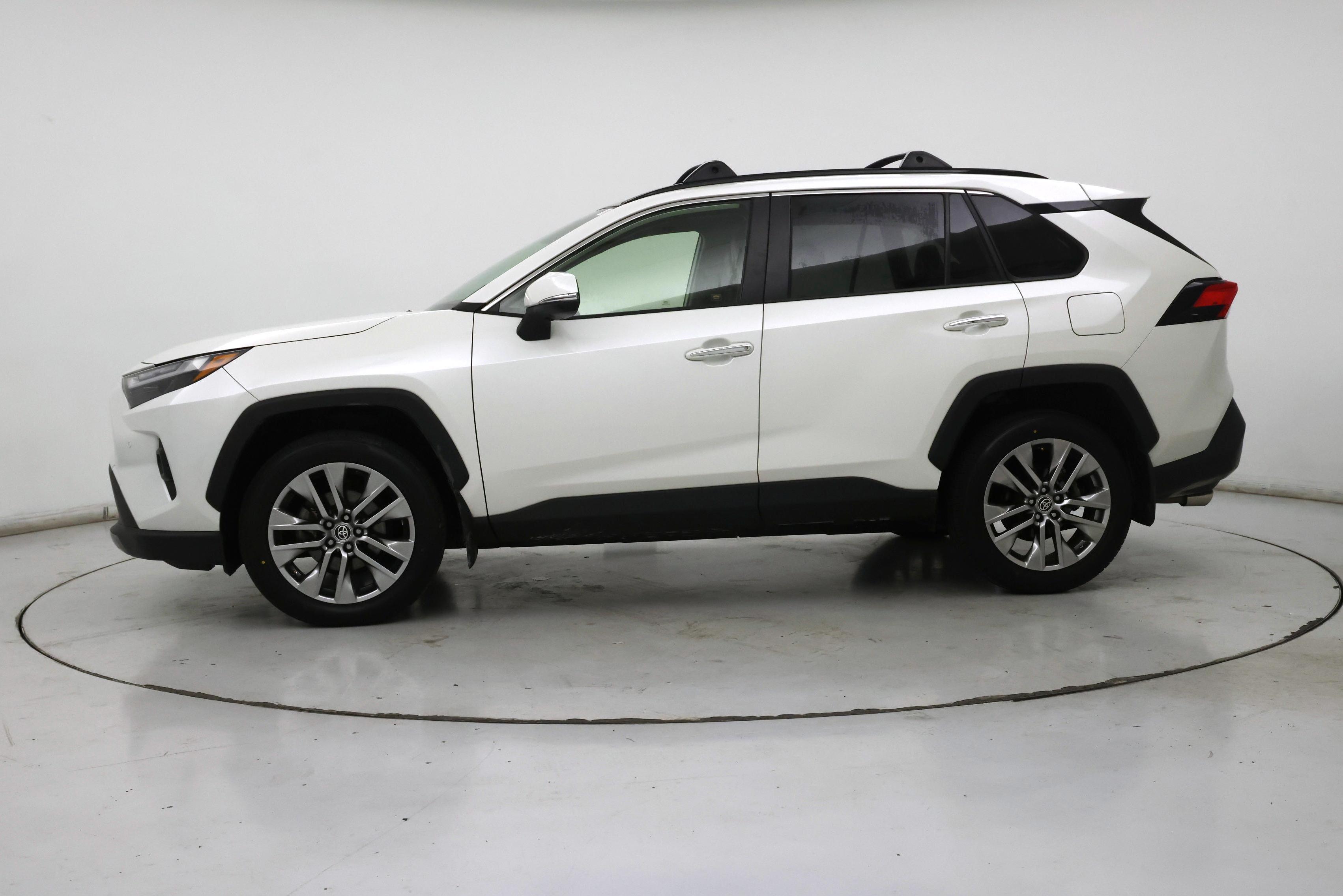 Thumbnail: 2022 Toyota RAV4 - 3