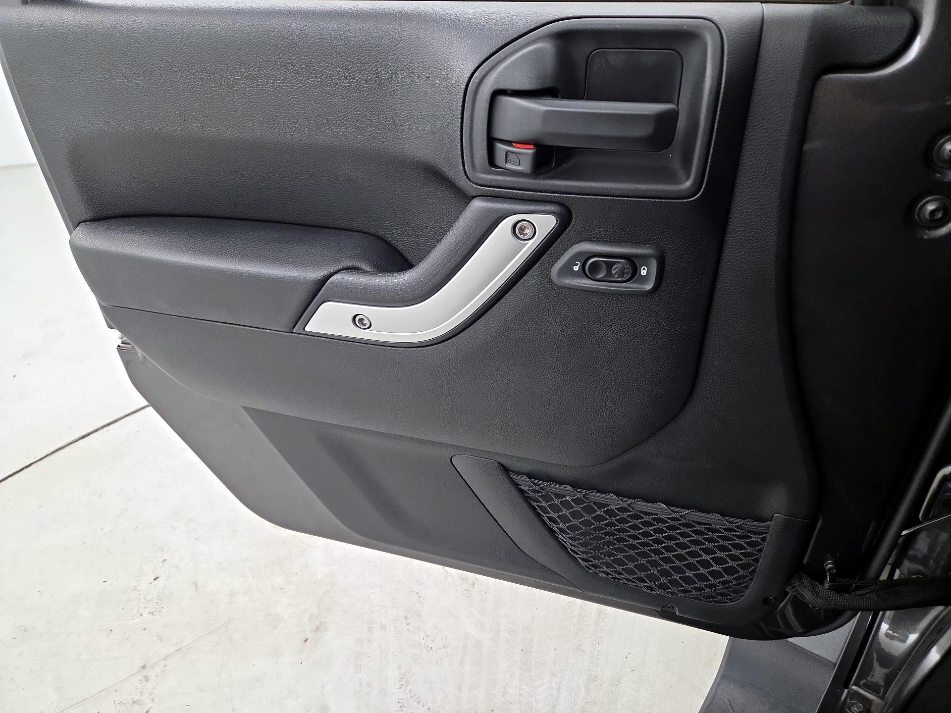 Thumbnail: 2018 Jeep Wrangler - 12