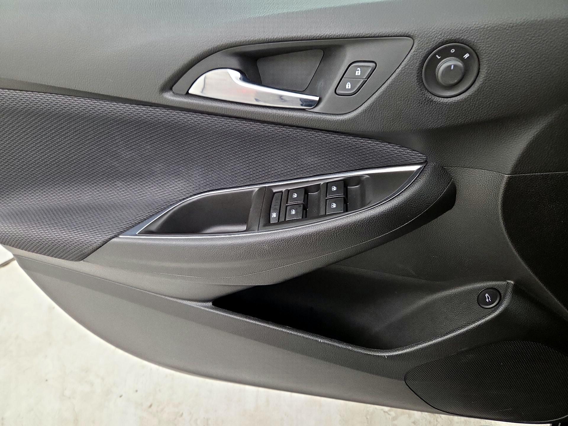 Thumbnail: 2016 Chevrolet Cruze - 12