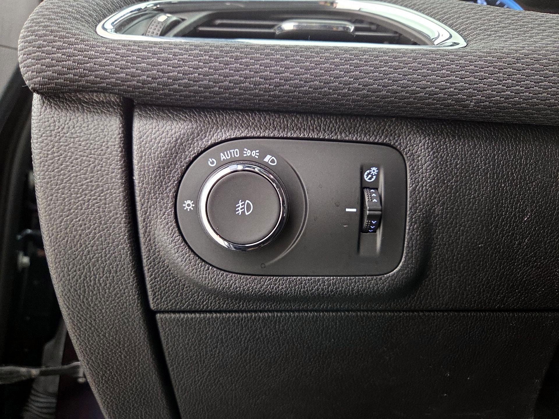 Thumbnail: 2016 Chevrolet Cruze - 13