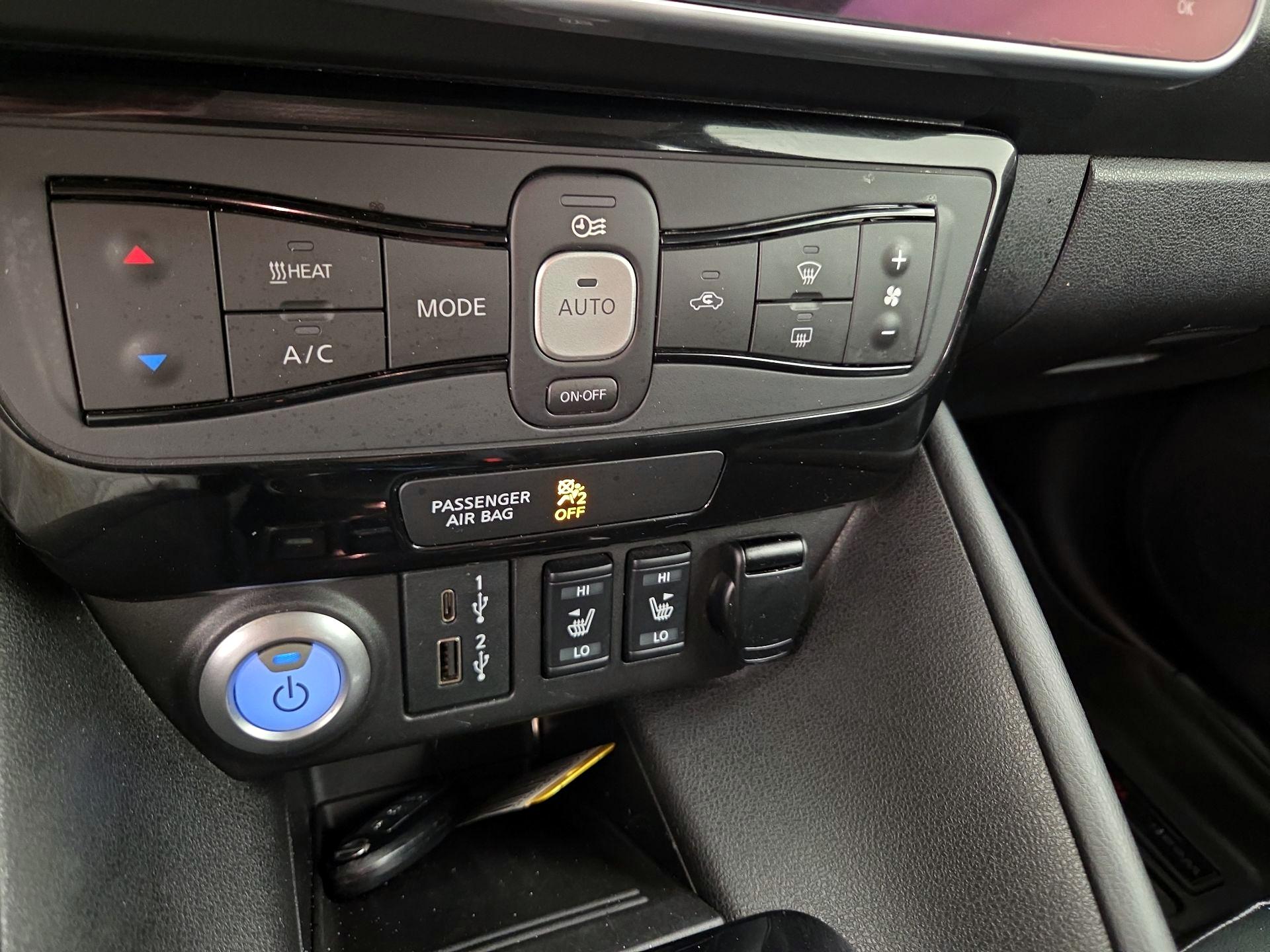 Thumbnail: 2020 Nissan Leaf - 17