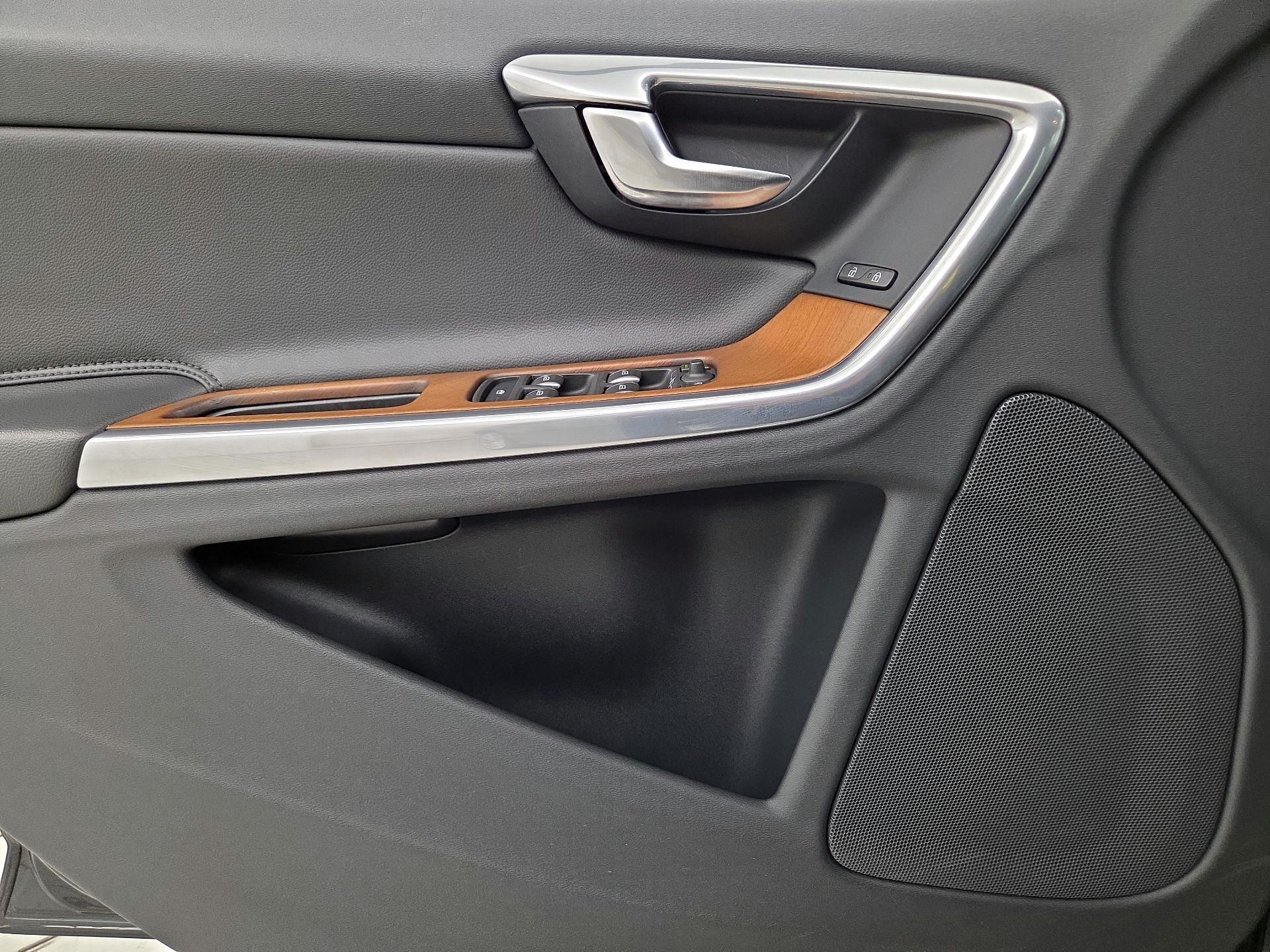 Thumbnail: 2016 Volvo S60 - 12