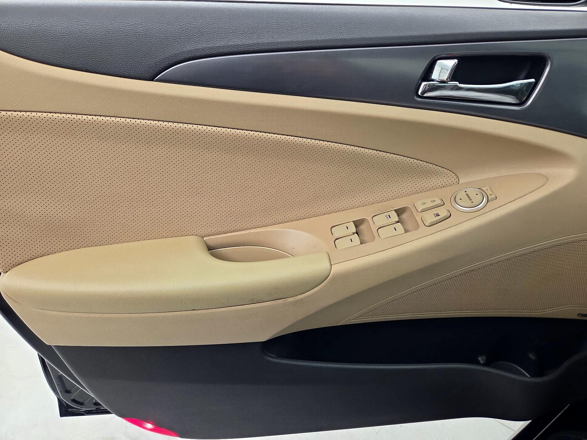 Thumbnail: 2015 Hyundai Sonata - 12