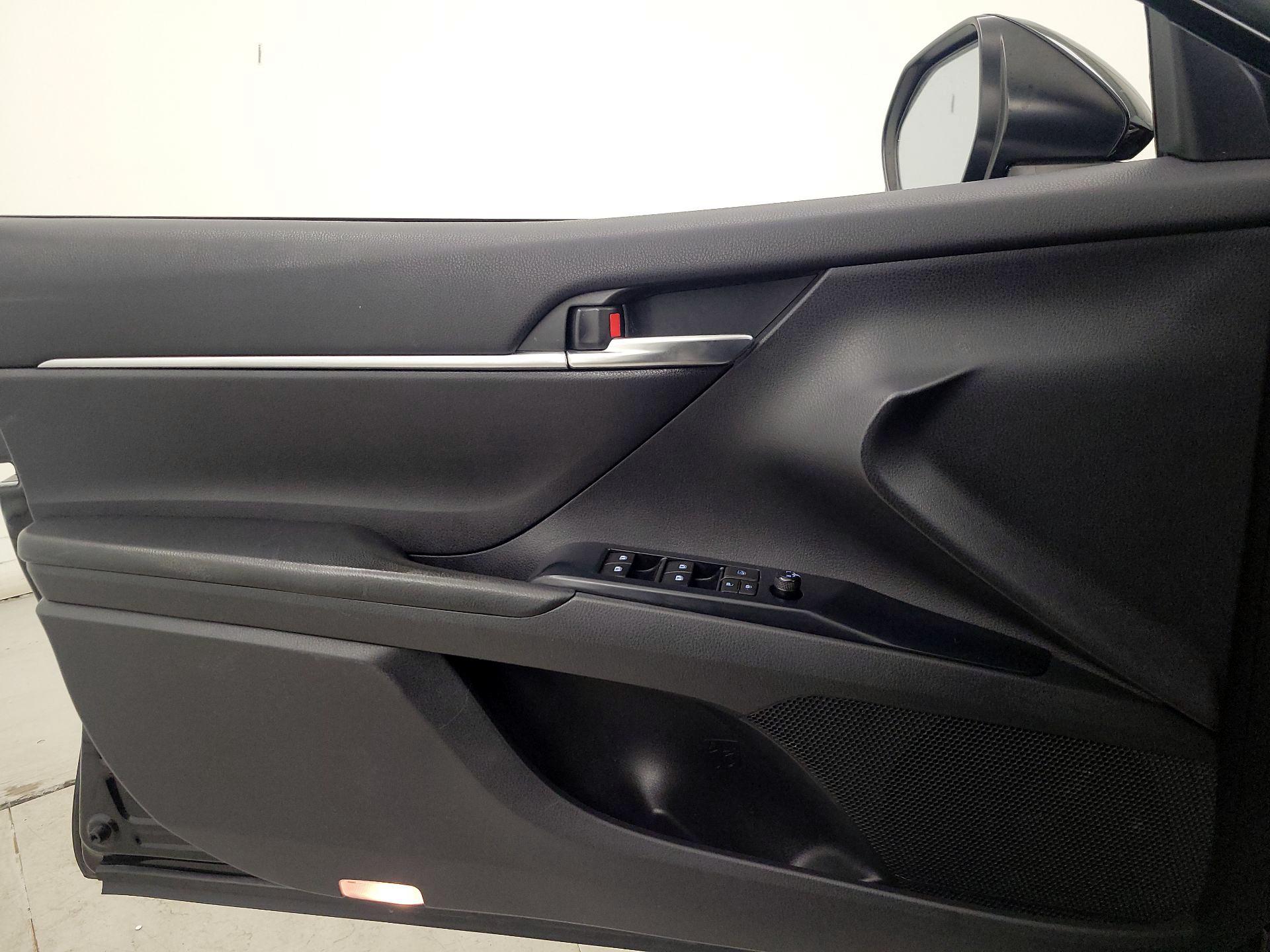 Thumbnail: 2018 Toyota Camry - 12