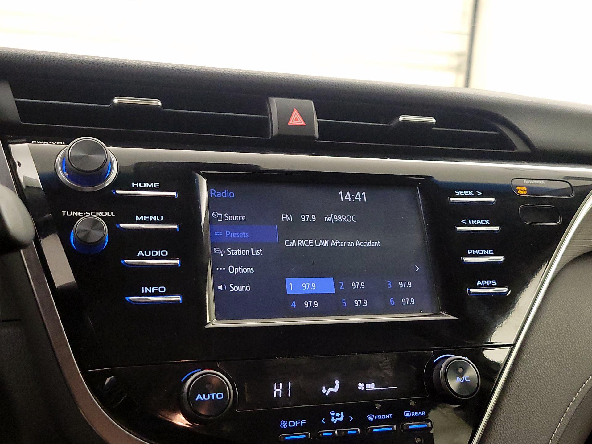 Thumbnail: 2018 Toyota Camry - 15