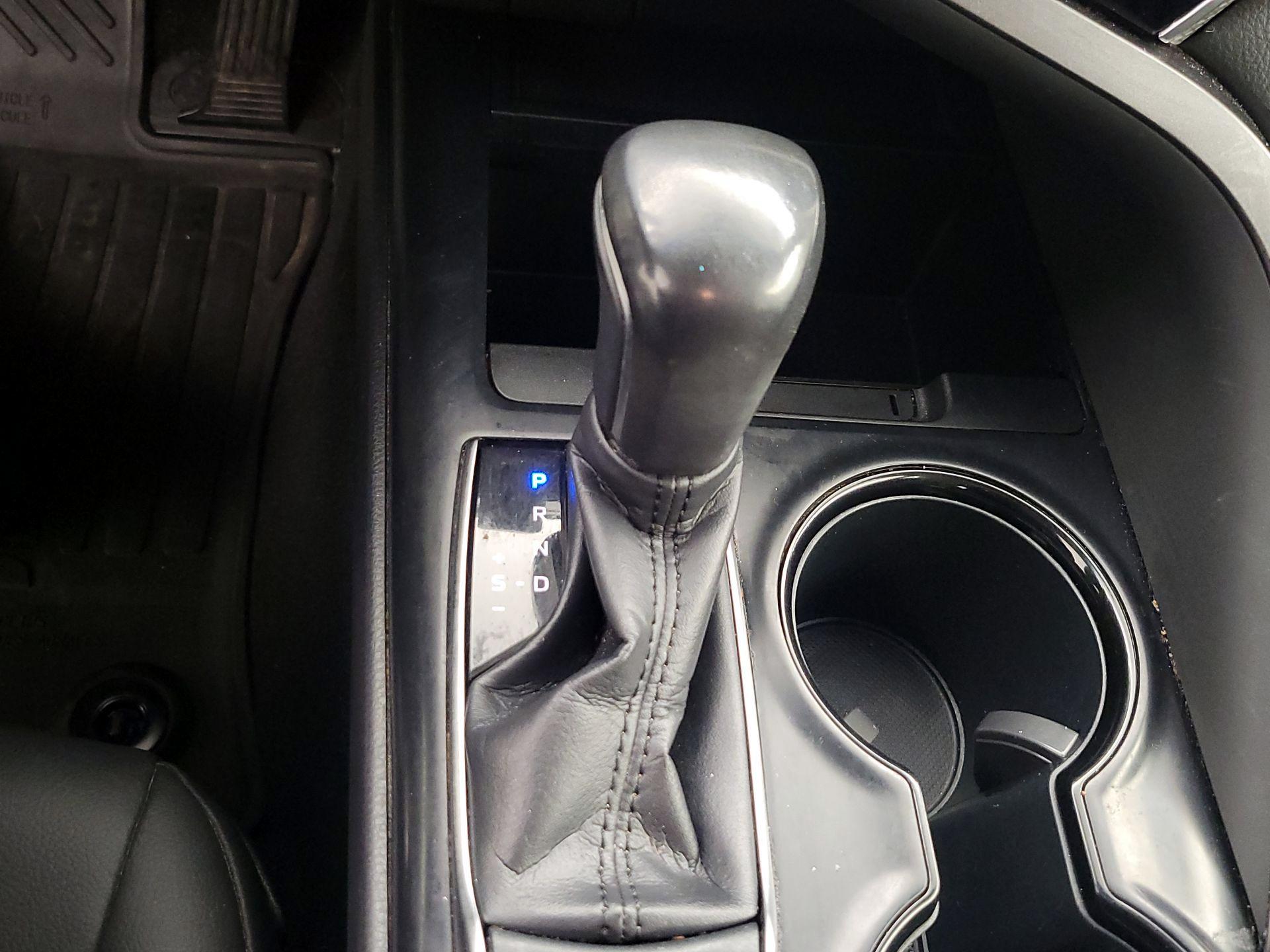 Thumbnail: 2018 Toyota Camry - 17