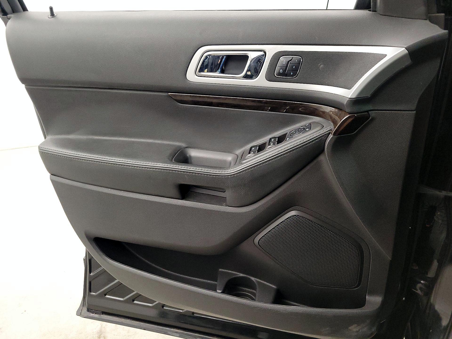 Thumbnail: 2015 Ford Explorer - 10